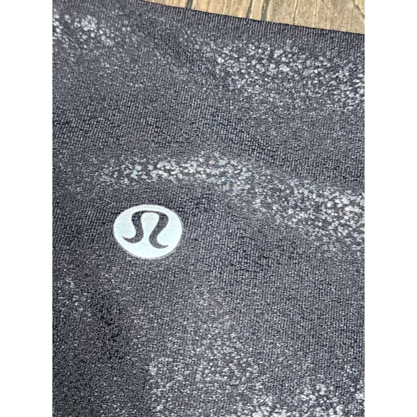 Lululemon VINTAGE Lululemon Wunder Under Crop Leggings Women Size 6 Black Foil 21" High-Rise Activewear Size 28" / US 6 / IT 42 - 5 Thumbnail