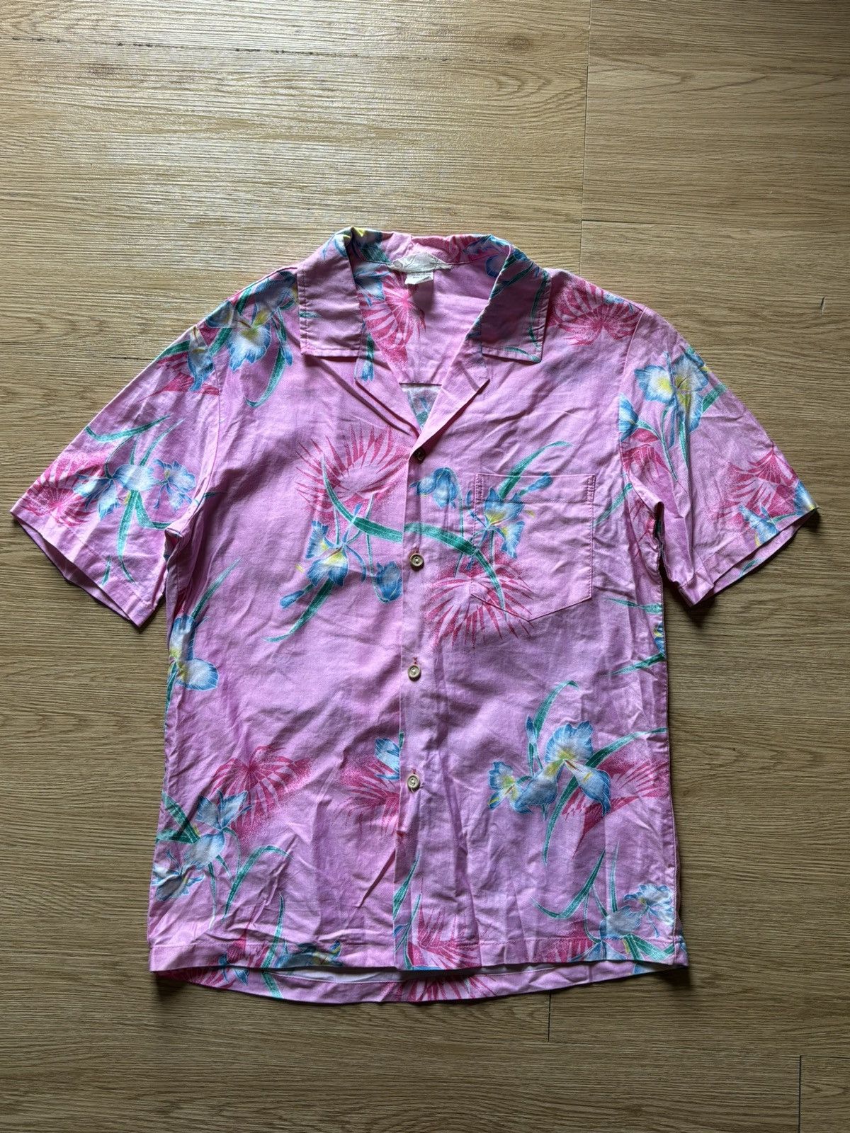 Vintage hawaiian button up shirt