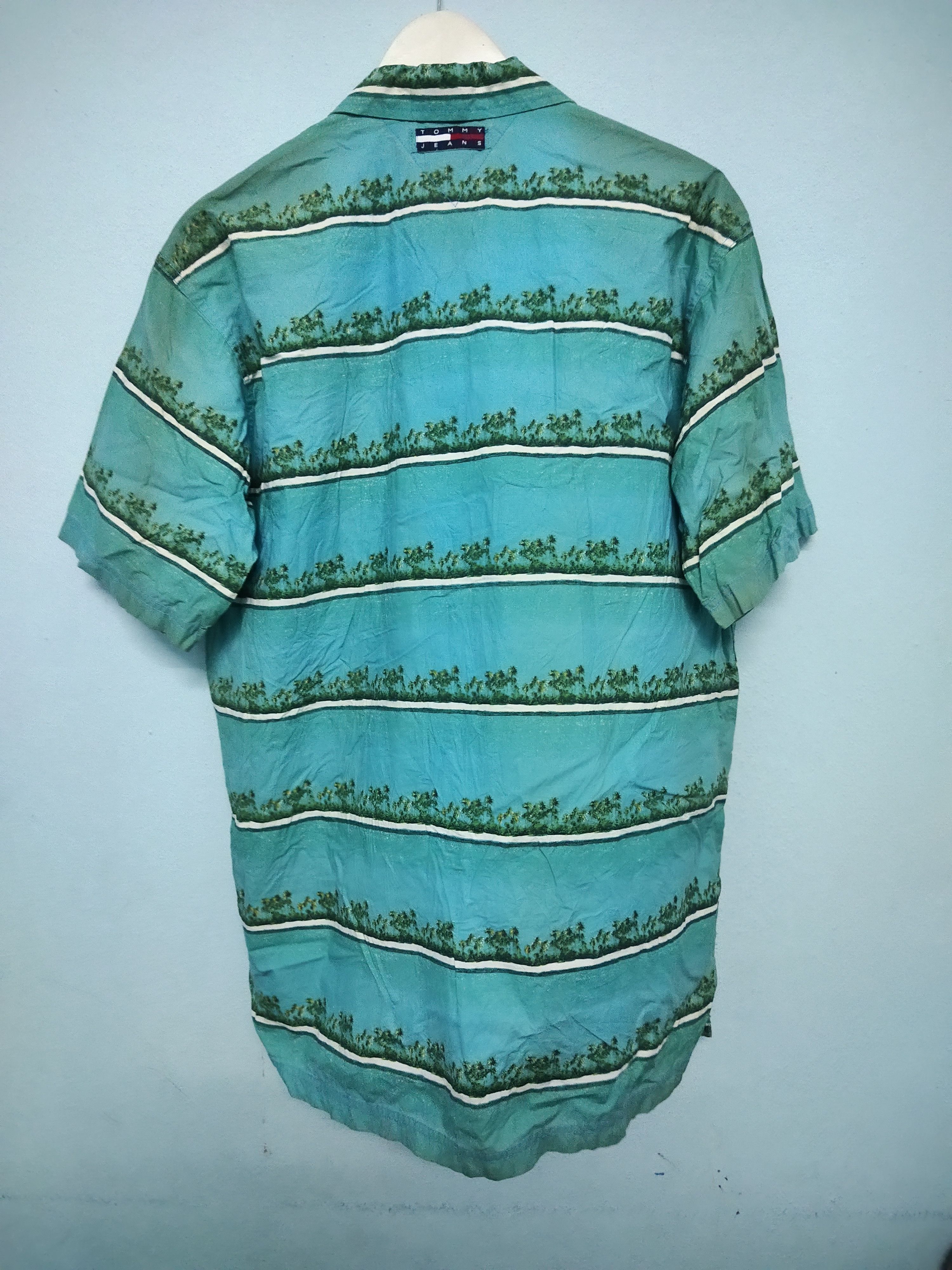 Tommy Hilfiger Tommy Hilfiger Collared Oversize Button Up Beach Surf Size US M / EU 48-50 / 2 - 2 Thumbnail