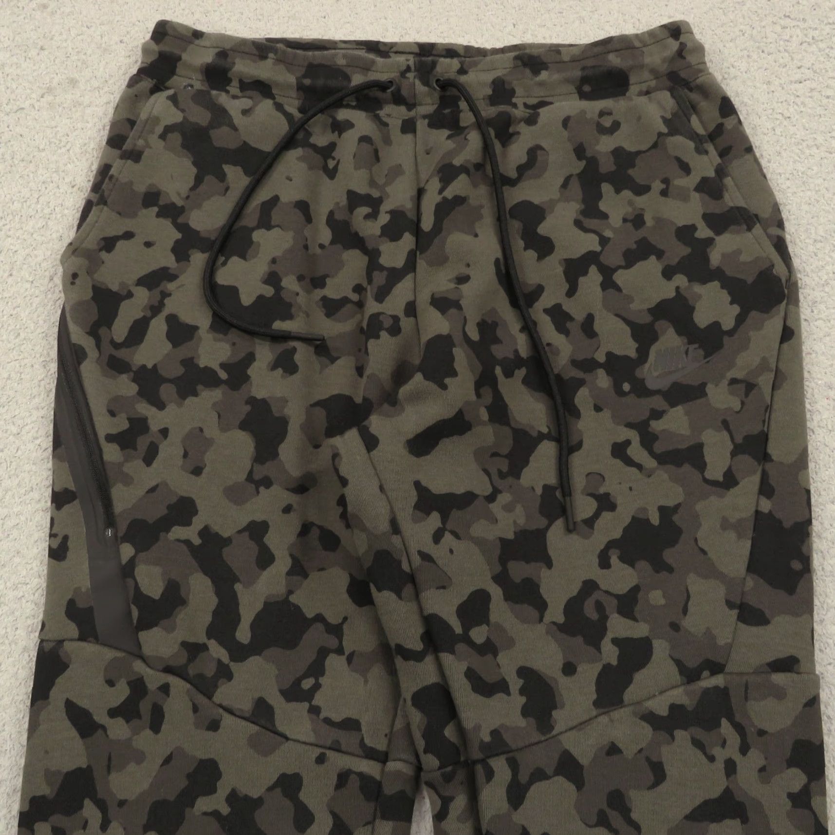 Nike Nike Joggers Mens Medium Tech Fleece Camo Gray Black Sweatpants NSW Sportswear Size US 31 - 4 Thumbnail