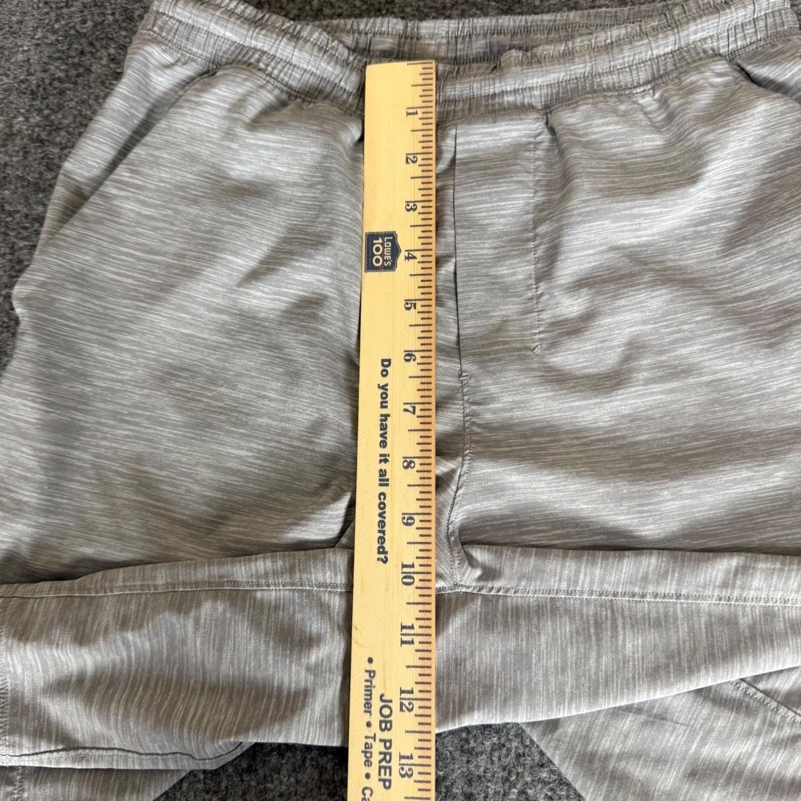 Lululemon Lululemon Athletic Shorts Mens S Gray Gym Workout Training Size US 26 / EU 42 - 6 Thumbnail