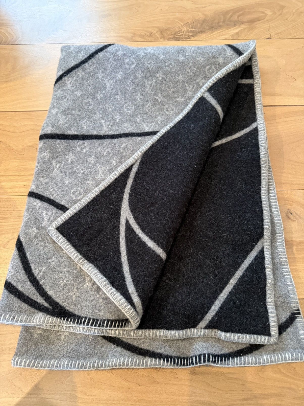 Louis Vuitton × NBA Louis Vuitton x NBA Basket Court Blanket Cashmere Size ONE SIZE - 5 Thumbnail