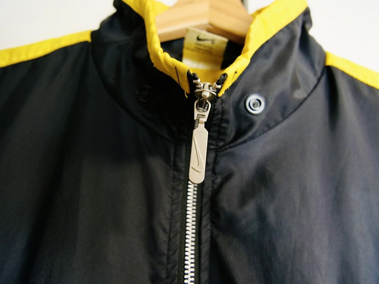Vintage 🖤💛 Vintage 90s Nike Logo Embroidery Windbreaker Jacket Size US L / EU 52-54 / 3 - 5 Thumbnail