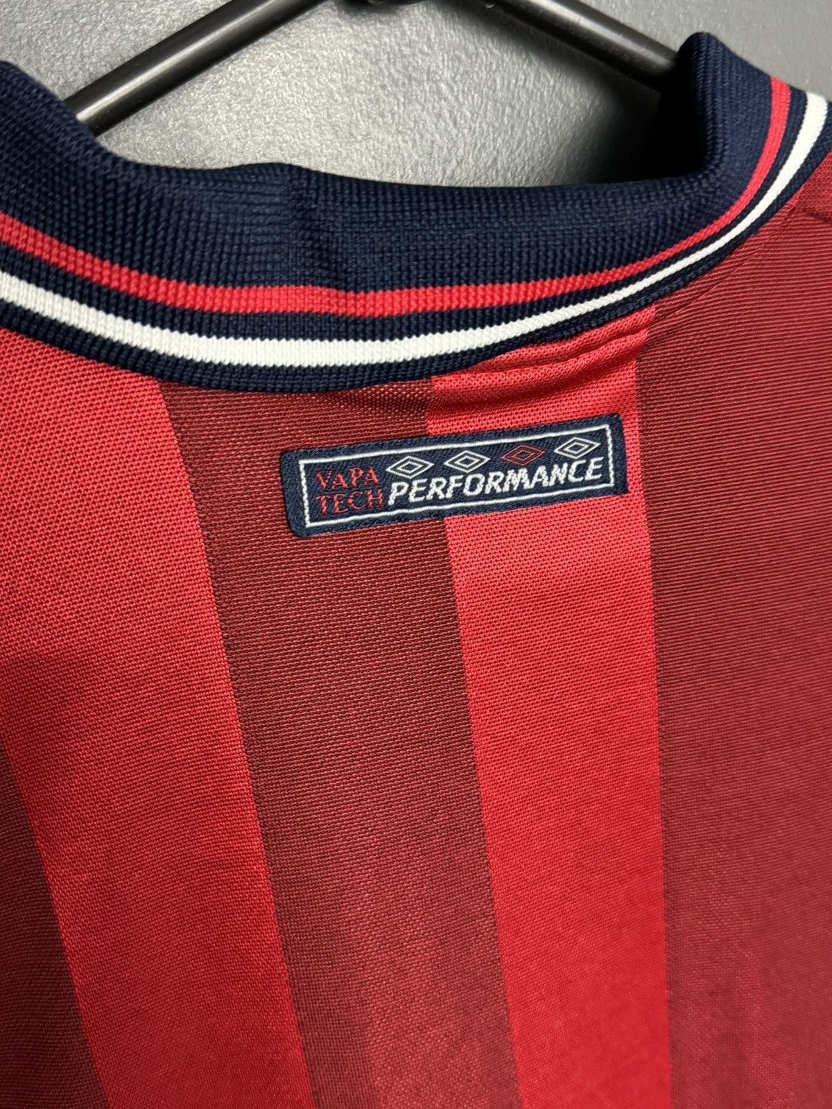 Umbro England National Team 97/99 Away Football Jersey T-Shirt Size US L / EU 52-54 / 3 - 4 Thumbnail