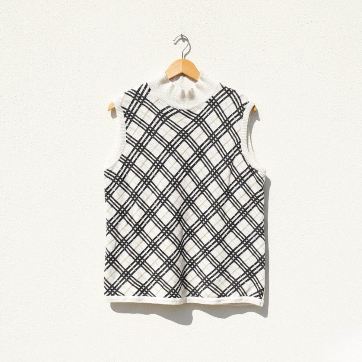 Burberry Vintage Burberry Sleeveless Jumper (US 4-6) Size S / US 4 / IT 40 - 2 Thumbnail