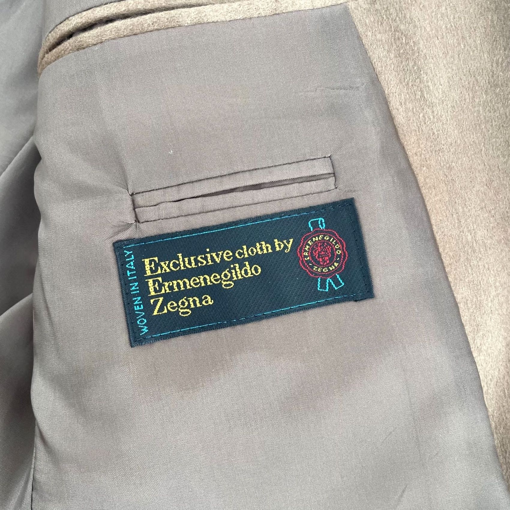 Ermenegildo Zegna VINTAGE Ermenegildo Zegna Blazer Jacket Sport Coat Men 42R Tan 100% Cashmere Designer Beige Single-Breasted 2-Button Peak Lapel Mens Blazer Coat Size 42R - 3 Thumbnail