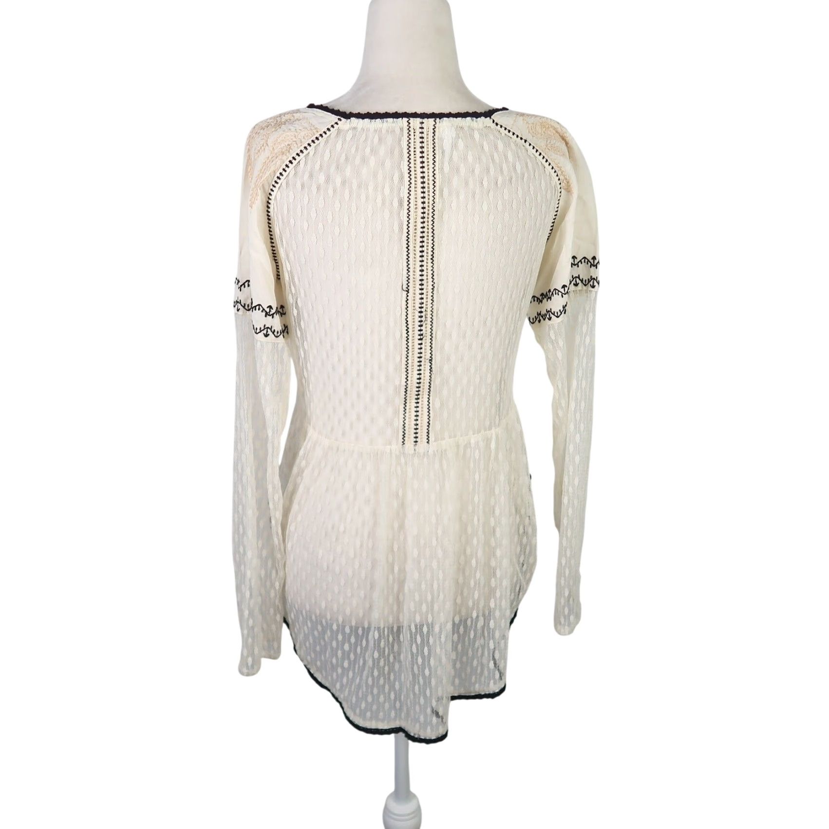 Anthropologie VINTAGE Akemi + Kin Anthropologie Cream Lace Tunic Blouse Top S Women Long Sleeve Bohemian Hippie Casual Party/Cocktail Tunic Dress? Size S / US 4 / IT 40 - 4 Thumbnail
