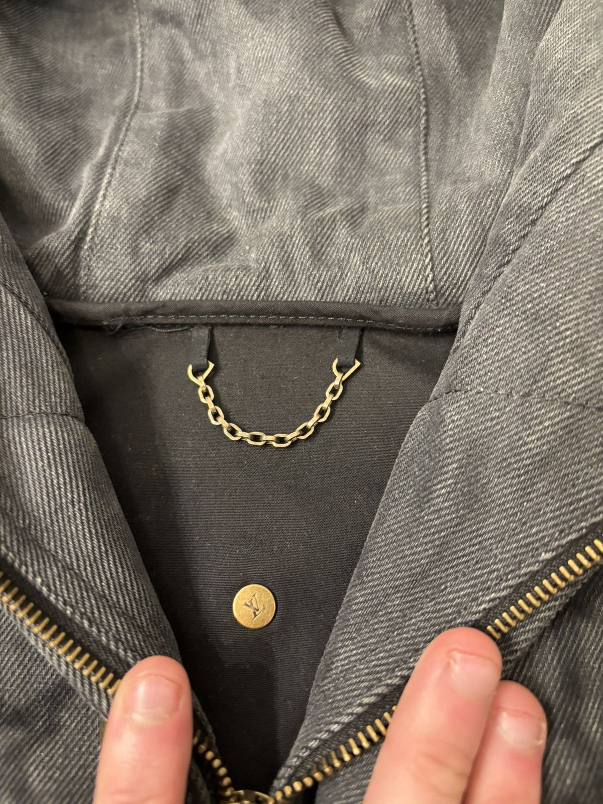 Louis Vuitton RUNWAY SAMPLE FW24 Pharrell Chainlink Monogram Denim Jacket Size US L / EU 52-54 / 3 - 7 Thumbnail