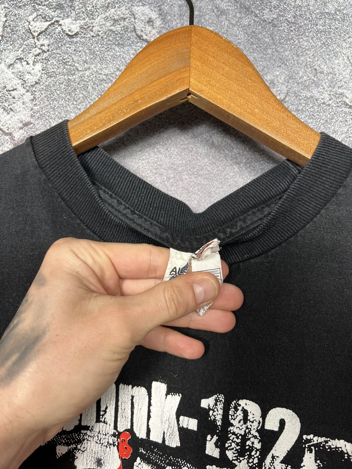 Band Tees Vintage 00s Blink 182 Sun Faded Band T-shirt Tee Size US M / EU 48-50 / 2 - 6 Thumbnail
