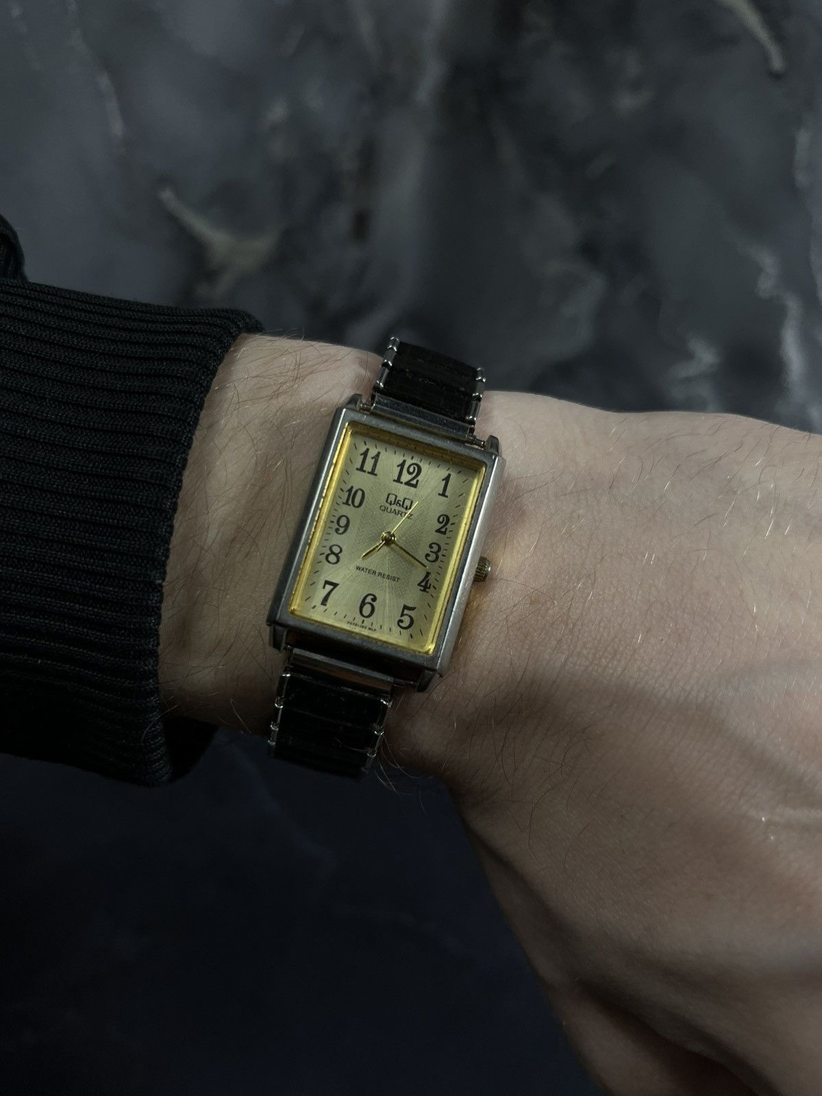 Jewelry × Vintage Vintage Q&Q Gold-Toned Rectangular Watch | Japanese Brand Size ONE SIZE - 3 Thumbnail