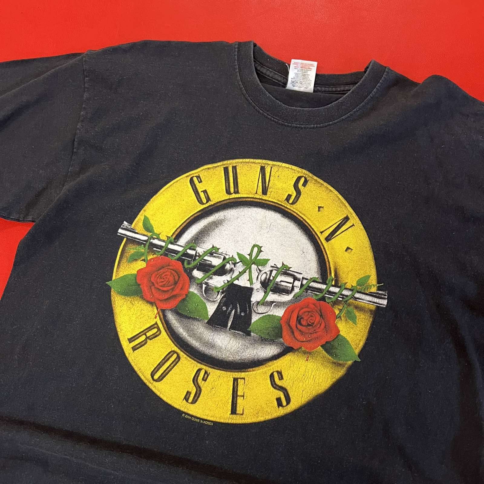 Vintage Guns N Roses 2004 t shirt vintage Sz M Size US M / EU 48-50 / 2 - 3 Thumbnail