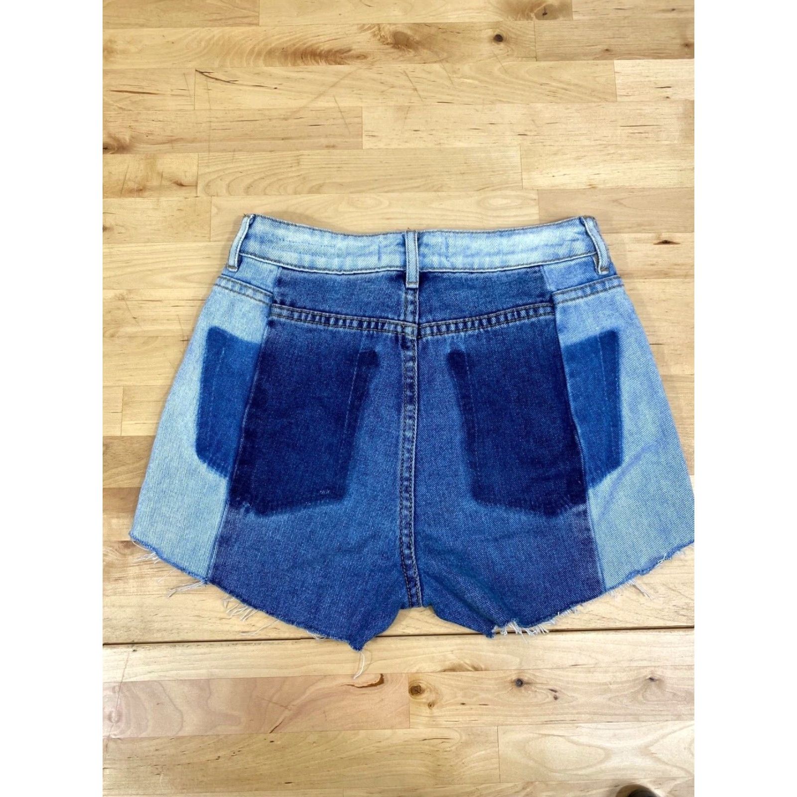 Pacsun Pacsun Women's Blue Denim Jean Shorts Size 24 User: Pacsun Women's Blue Denim Jean Shorts Size 24 Size 42" / US 20 - 7 Thumbnail