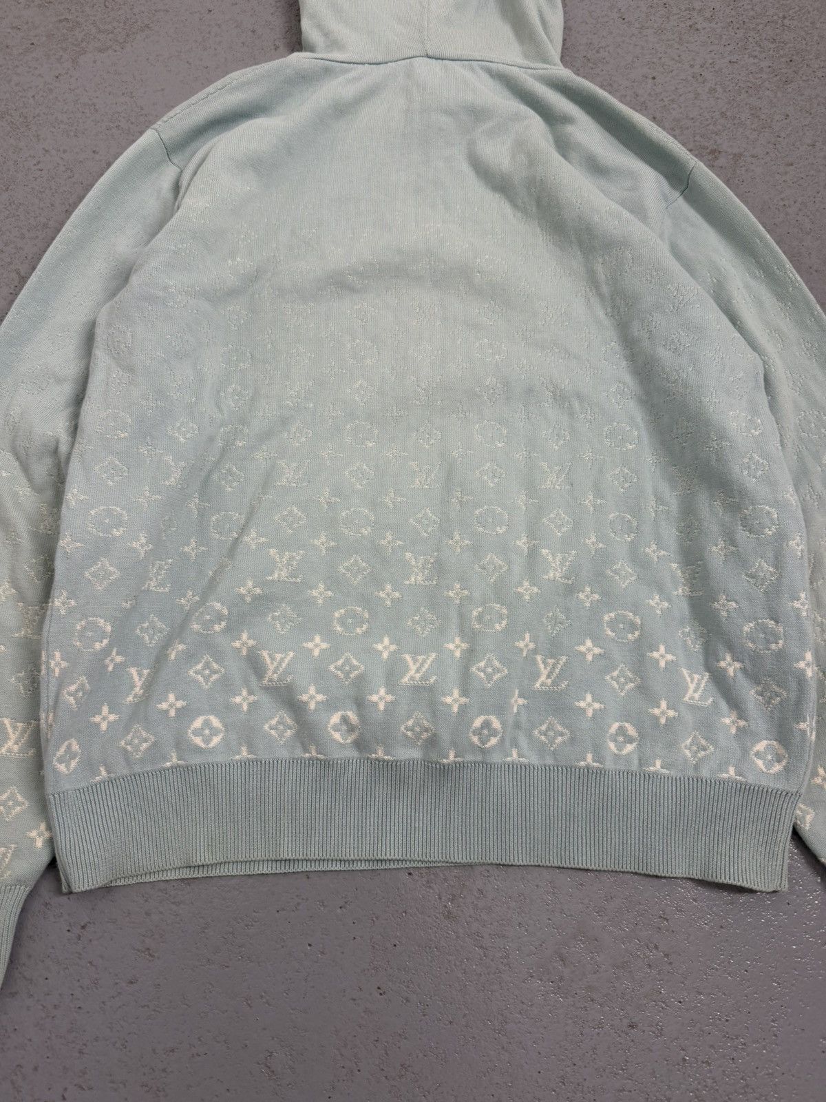 Louis Vuitton Louis Vuitton Gradient Monogram Baby Blue Hoodie Size US L / EU 52-54 / 3 - 25 Thumbnail