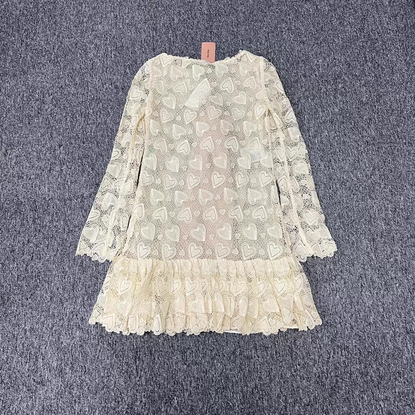 Miu Miu MIU MIU Heart Print Beige Lace Dress Pink Lining 40 NWT Size S / US 4 / IT 40 - 3 Thumbnail