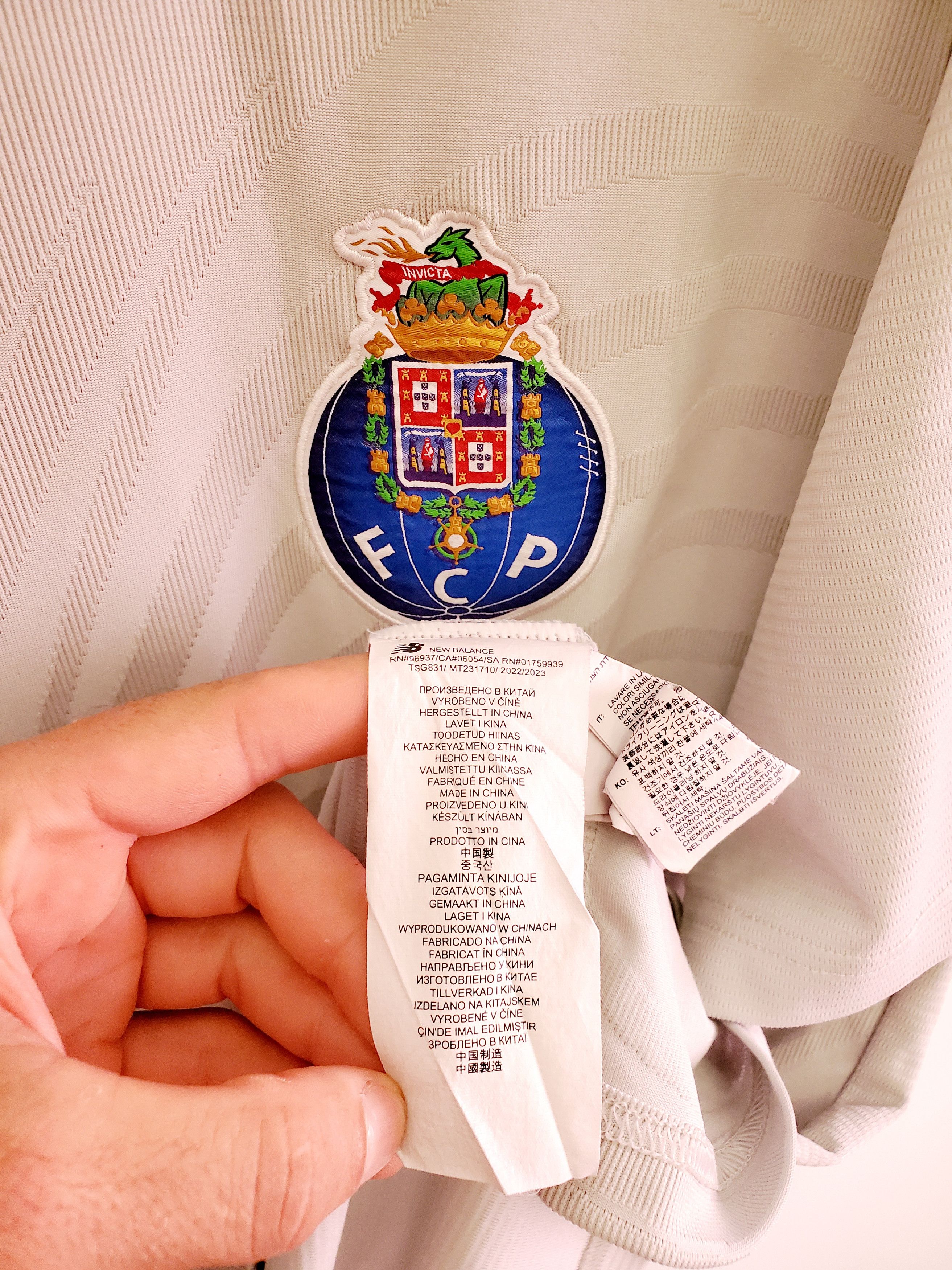 New Balance Fc Porto Pre-game Jersey 2022/23 soccer jersey size L Size US L / EU 52-54 / 3 - 5 Thumbnail