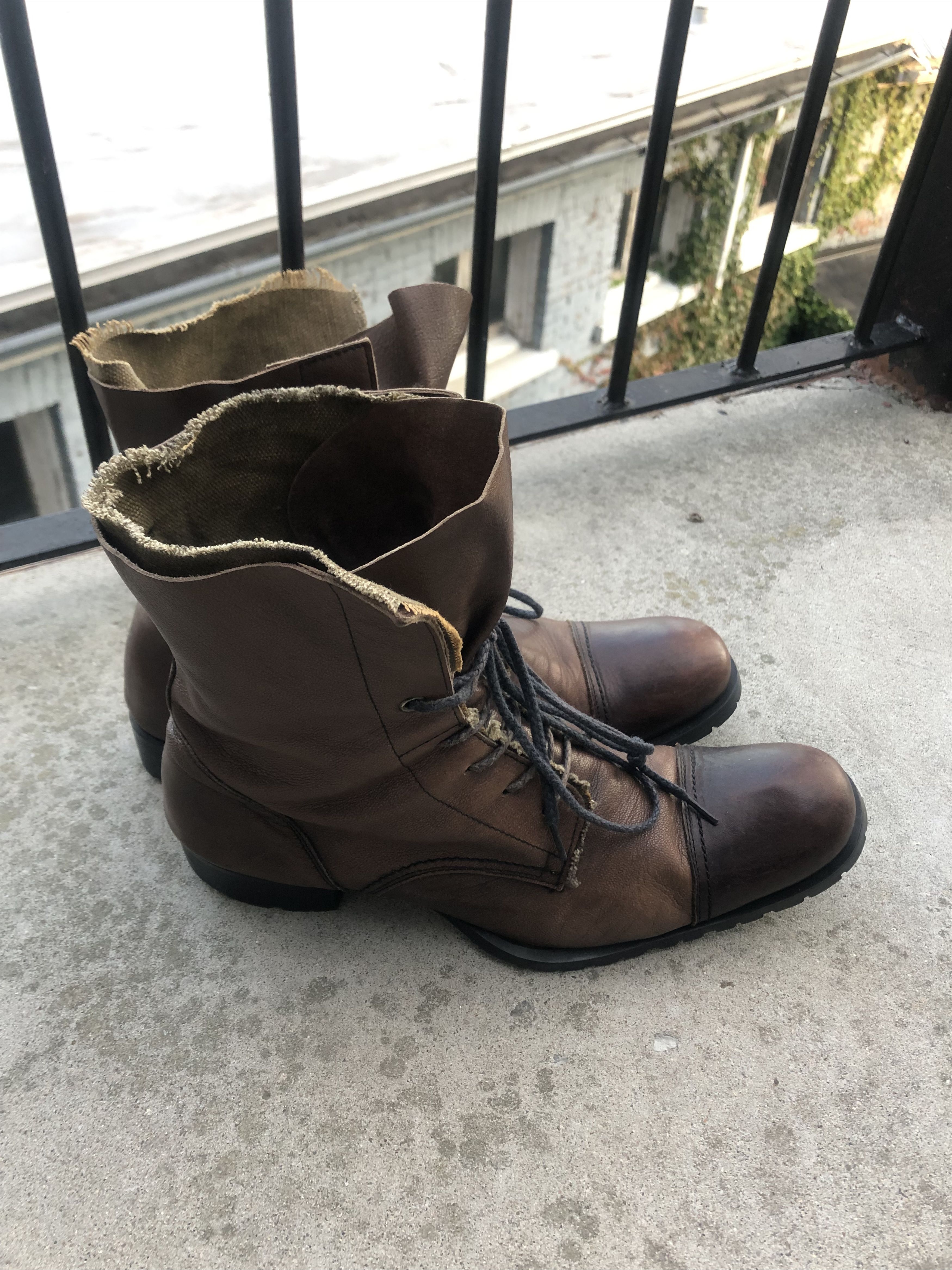 Alfredo Bannister Brown Leather Blue Lace Boots