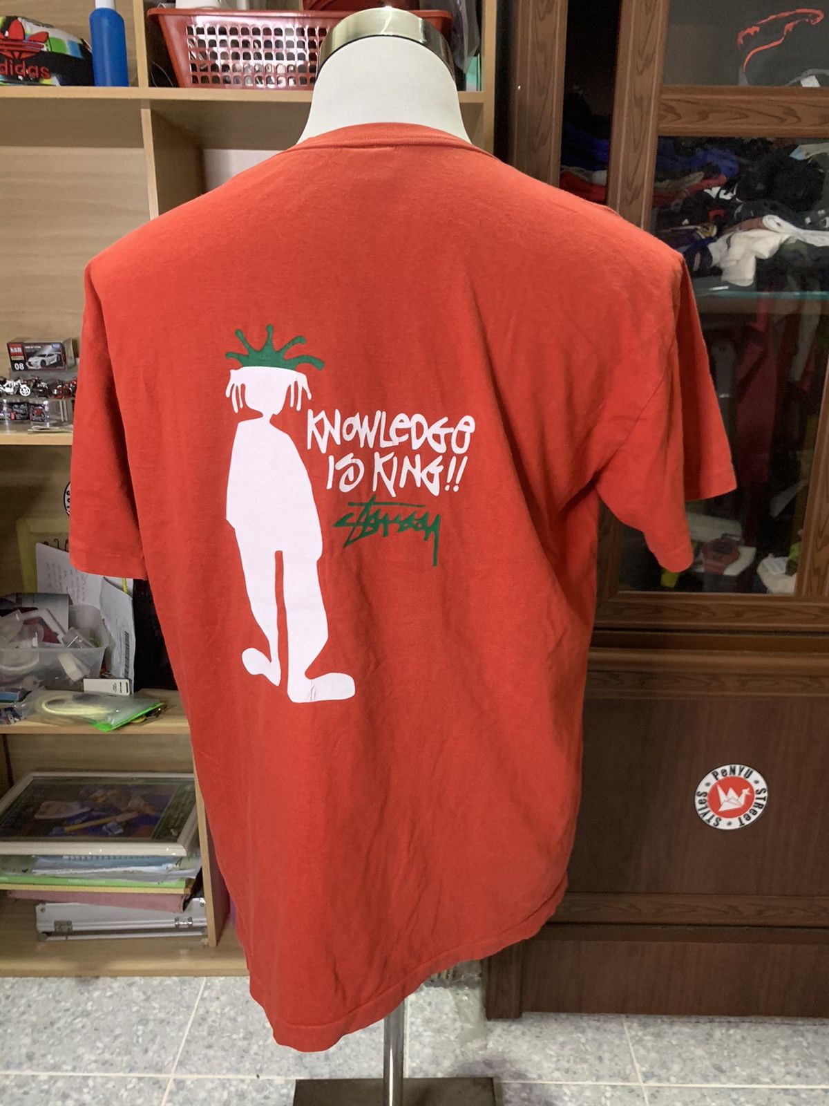 OldStussy Knowledge is King Tシャツ 赤 VINTAGE STUSSY 'KNOWLEDGE IS KING' SINGLE STITCH T-SHIRT. (XXL