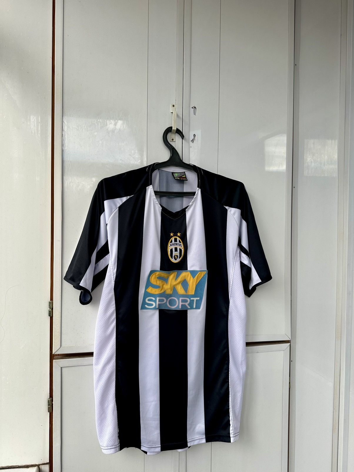 Other Vintage Soccer Jersey Juventus Style Size US L / EU 52-54 / 3 - 6 Thumbnail