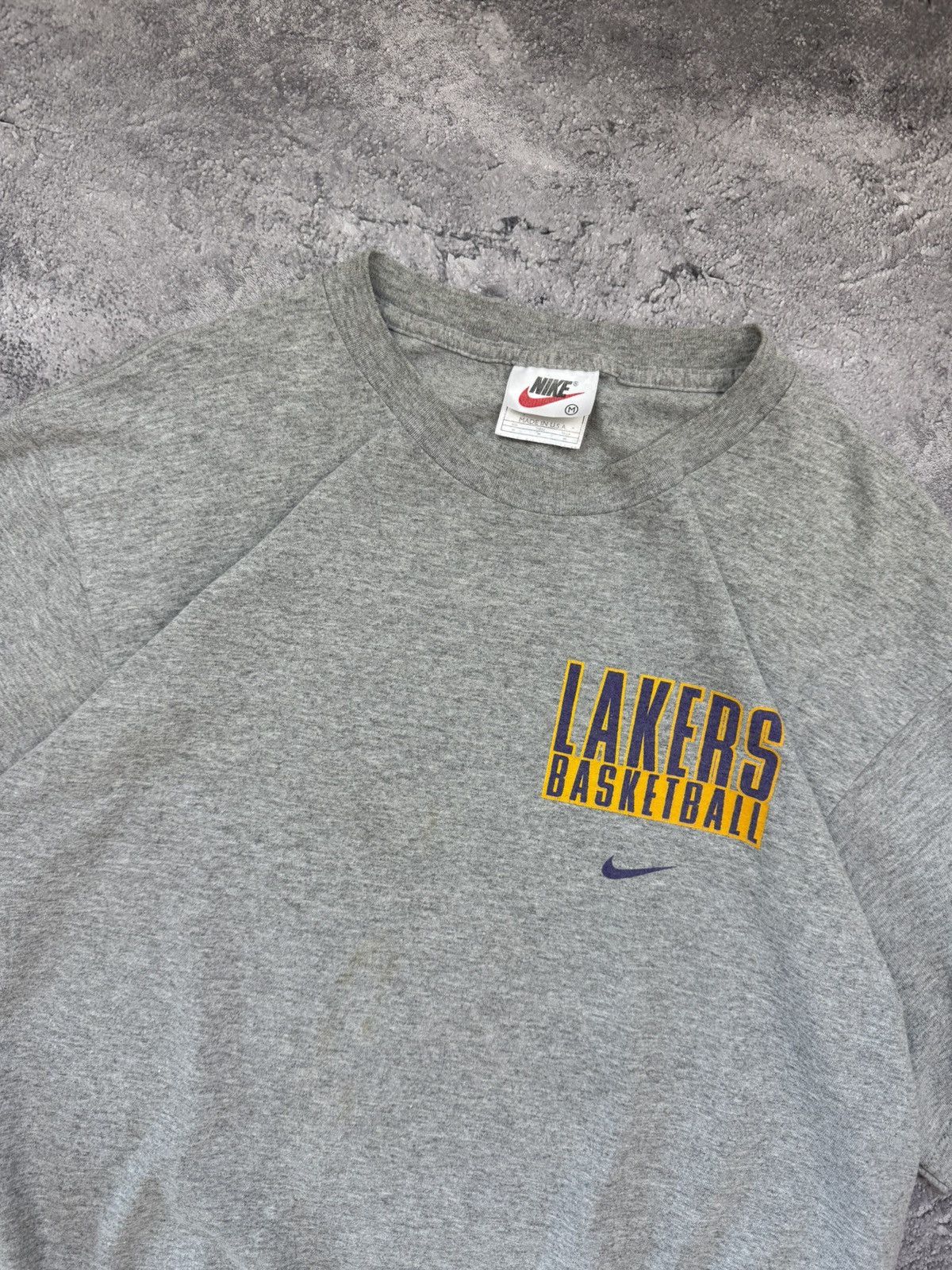 Nike Vintage 90s Nike Lakers NBA Basketball T-Shirt Y2K Rare Tee Size US M / EU 48-50 / 2 - 7 Thumbnail