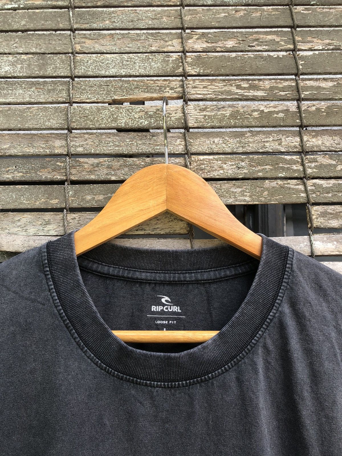Vintage Crazy Vintage Y2K Sunfaded Rip Curl Centre Logo Backhit Tee Size US L / EU 52-54 / 3 - 6 Thumbnail
