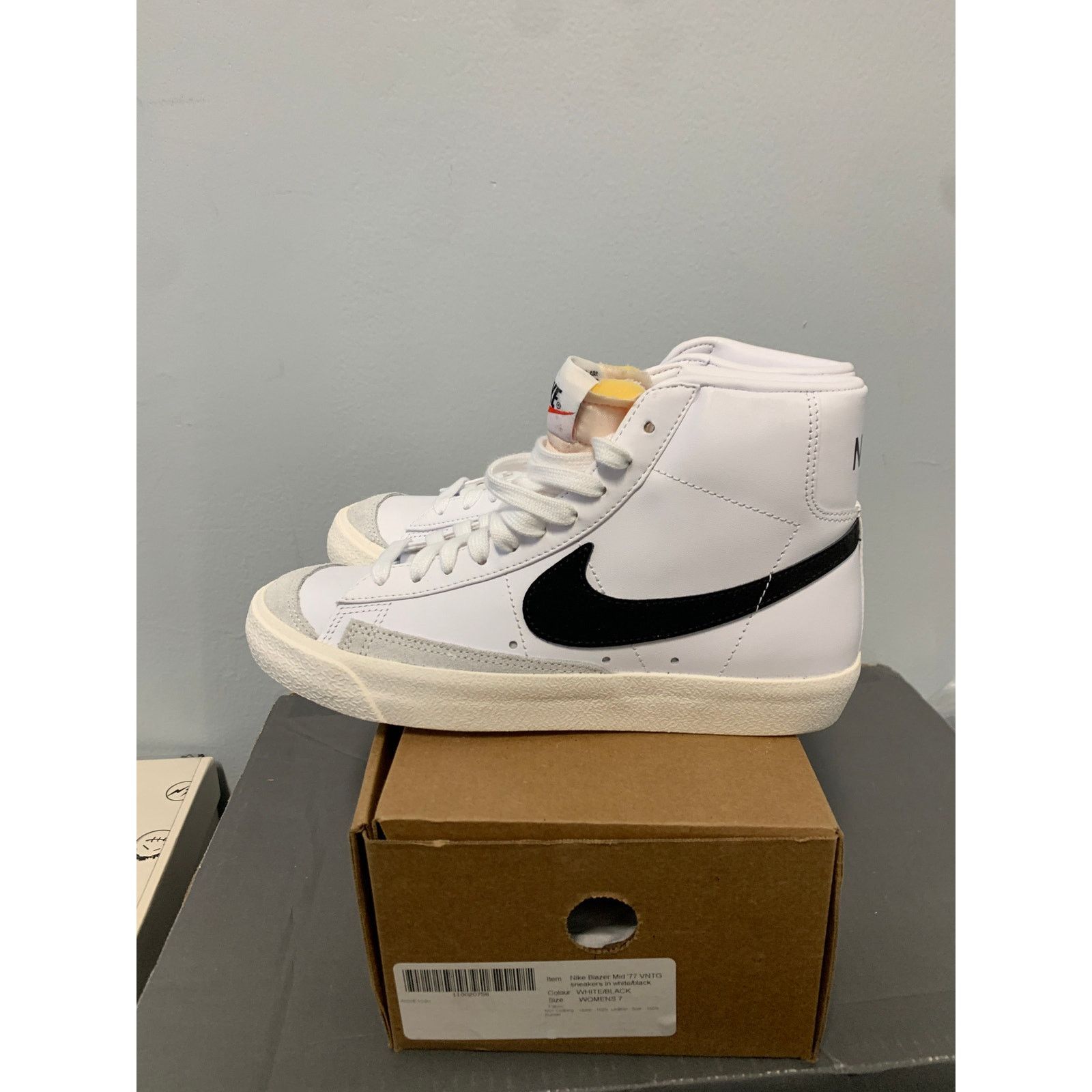 Nike Nike Blazer Mid 77 White Black Women's 7 SHIPS NOW Size US 7 / IT 37 - 4 Thumbnail