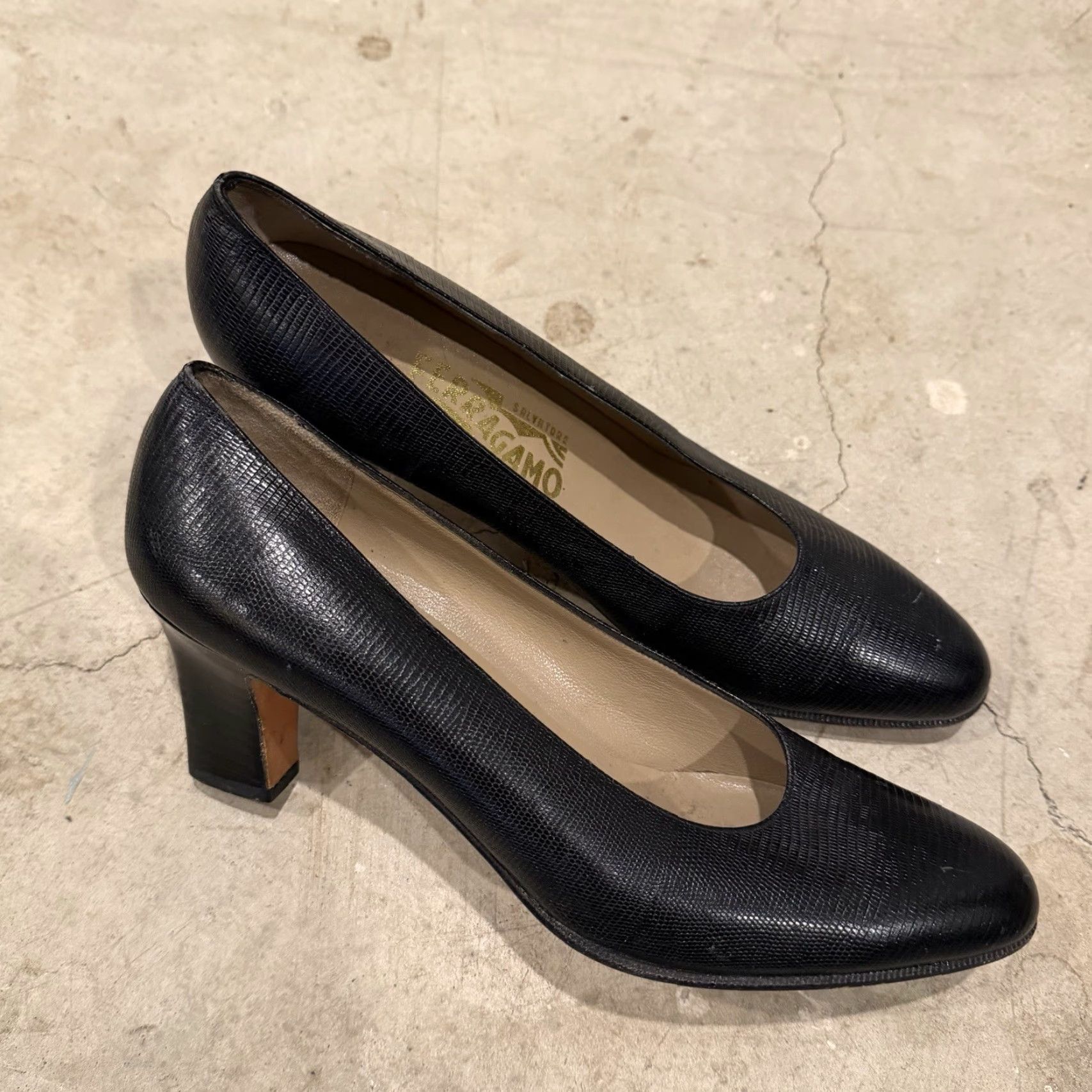 Salvatore Ferragamo VINTAGE Salvatore Ferragamo Womens Black Pumps Heels - Size 9 AAA Leather Round Toe Med Heel Womens Size US 9 / IT 39 - 2 Thumbnail