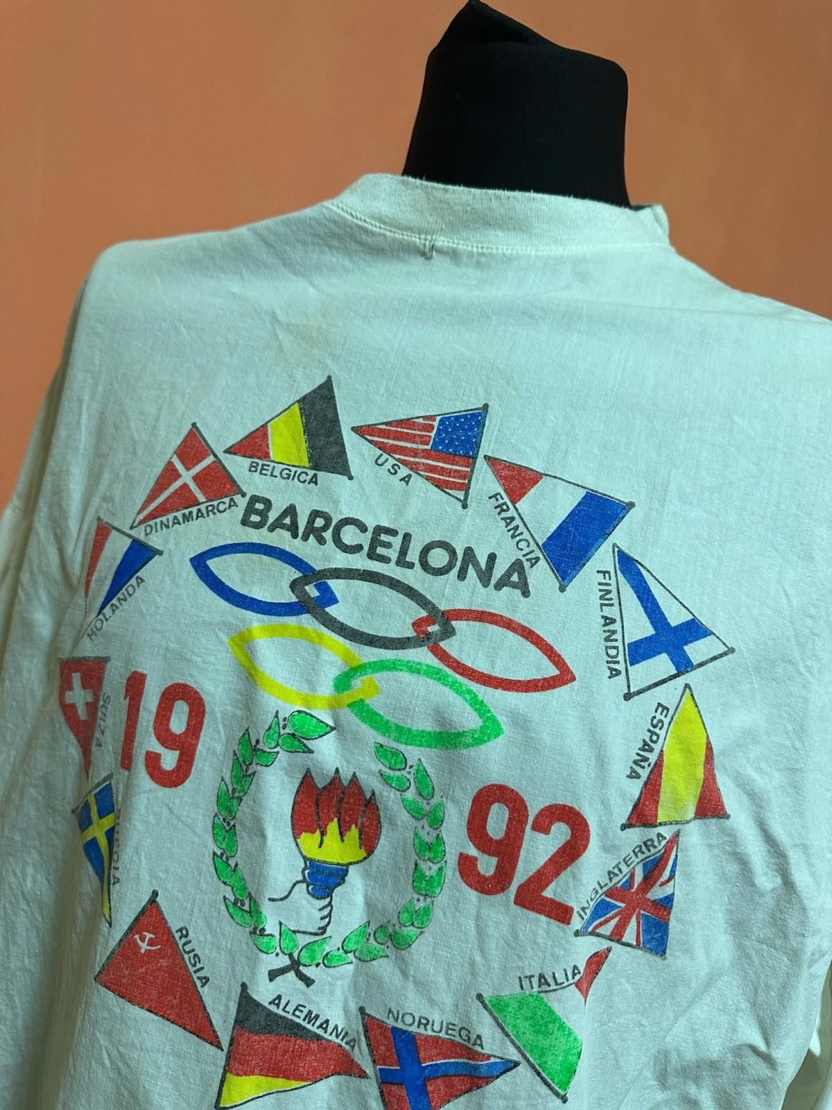 The Unbranded Brand VINTAGE BARCELONA 1992 SUMMER OLYMPICS FLAG COUNTRY T-SHIRT Size US XL / EU 56 / 4 - 3 Thumbnail