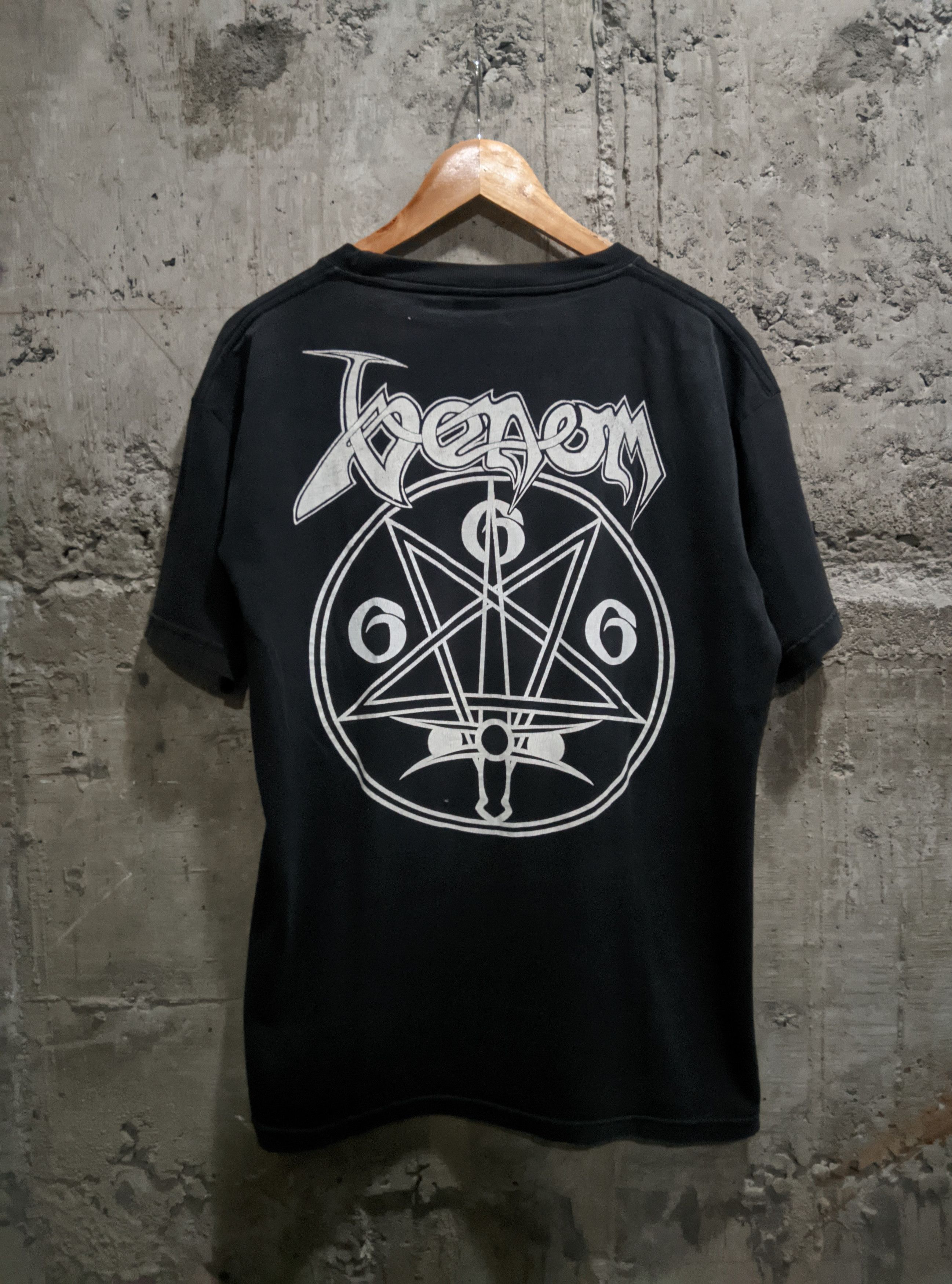 Band Tees Vintage 2000s Venom black metal t shirt Size US L / EU 52-54 / 3 - 2 Thumbnail