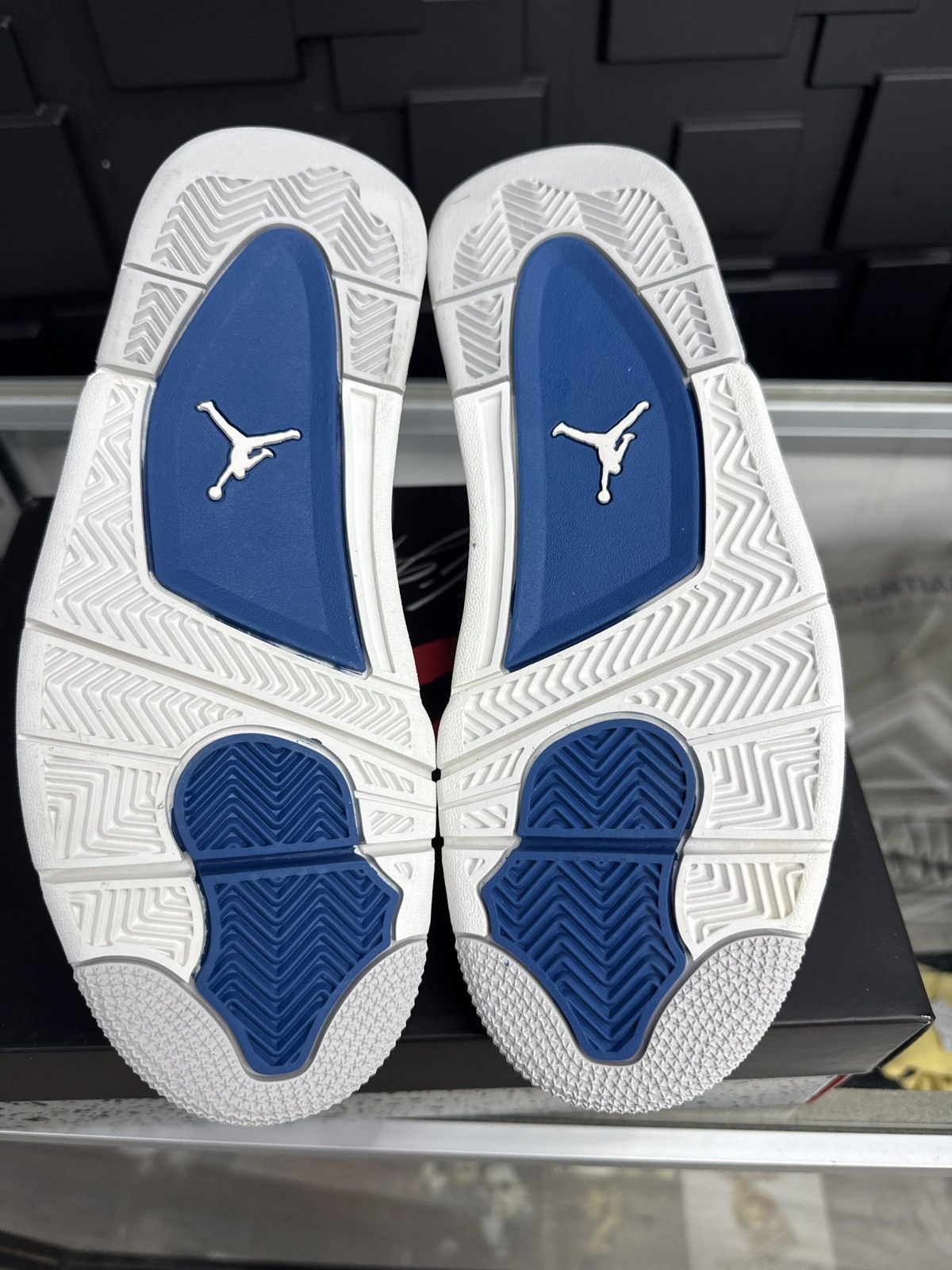Jordan Brand Jordan 4 Retro Military Blue (GS) Size US 5 / EU 37 - 5 Thumbnail