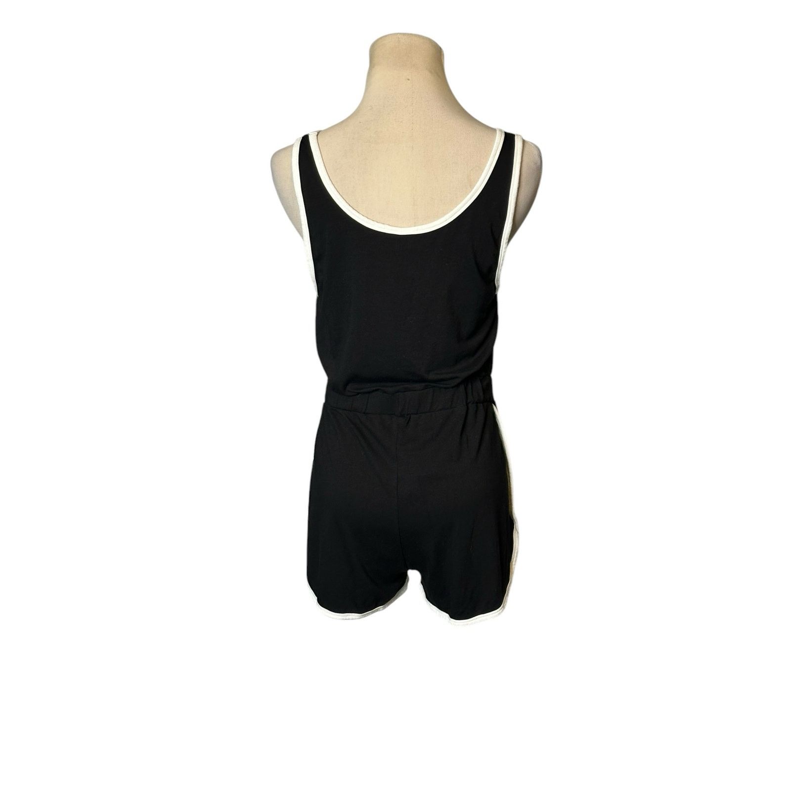 Asos Asos black white trim sleeveless summer romper size 4 Size 27" / US 4 / IT 40 - 2 Thumbnail