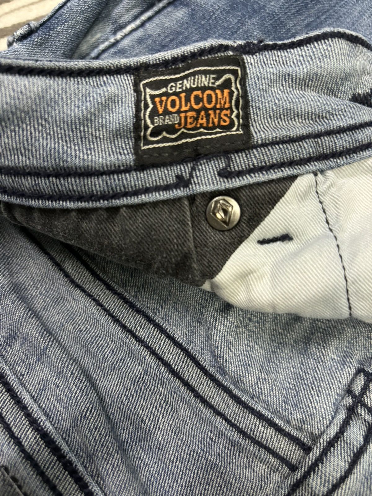 Volcom Vintage Volcom Small Logo Embroidered Regular Straight Jeans Size US 32 / EU 48 - 20 Thumbnail