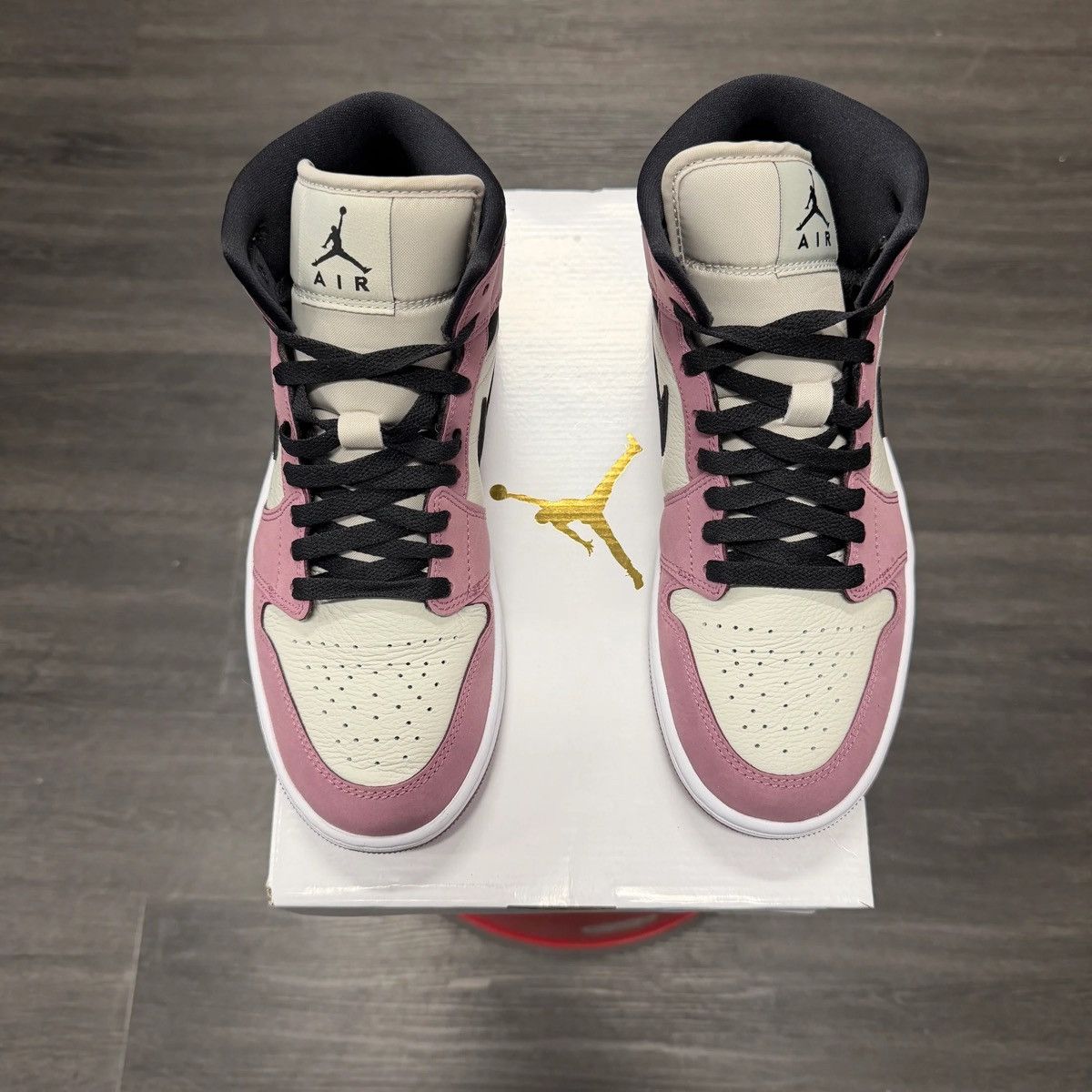 Jordan Brand Jordan 1 Mid SE Light Mulberry (Women's) Size US 7 / EU 40 - 1 Thumbnail