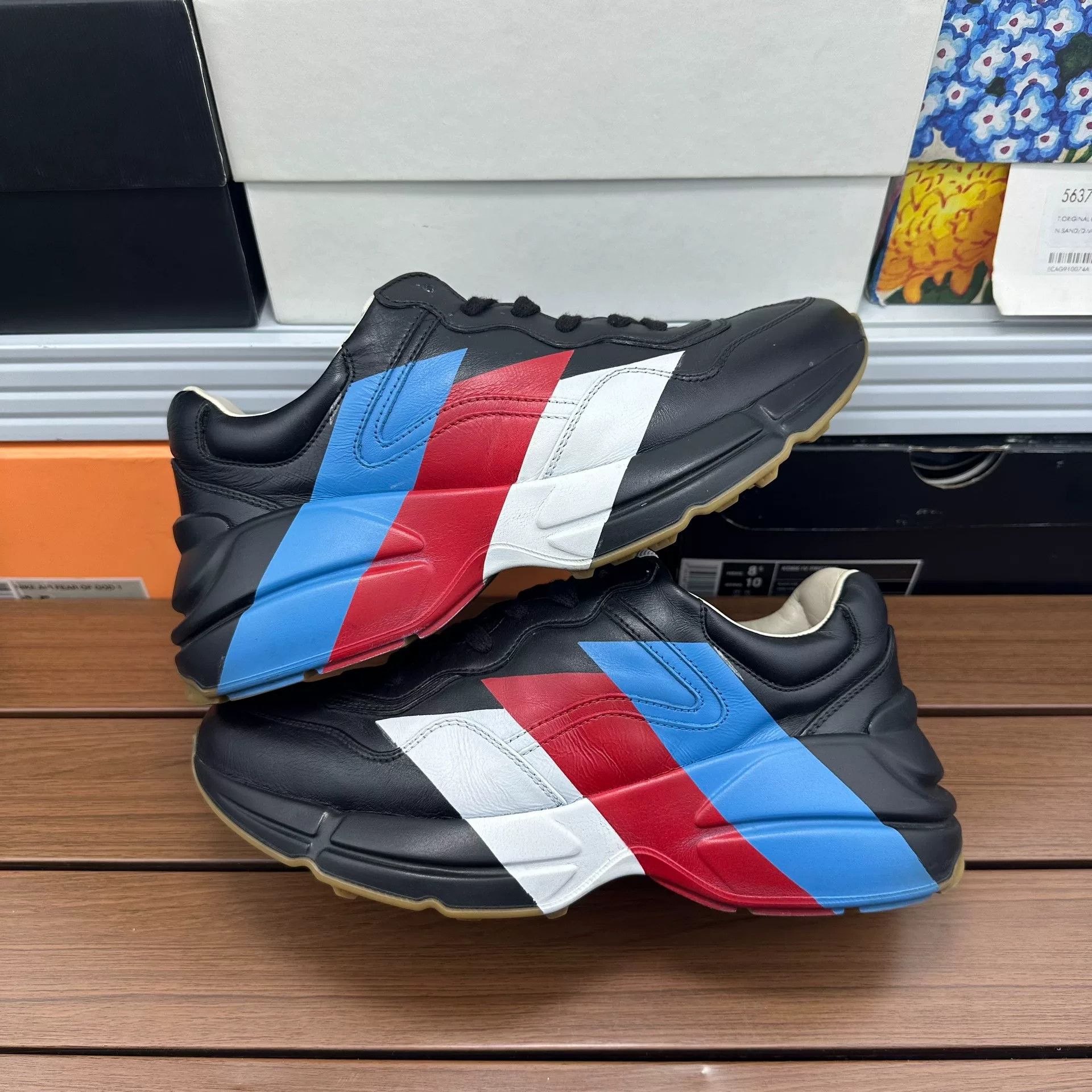 Gucci Gucci Printed Striped Lowtop Sneakers 6 Men Size US 6 / EU 39 - 1 Thumbnail