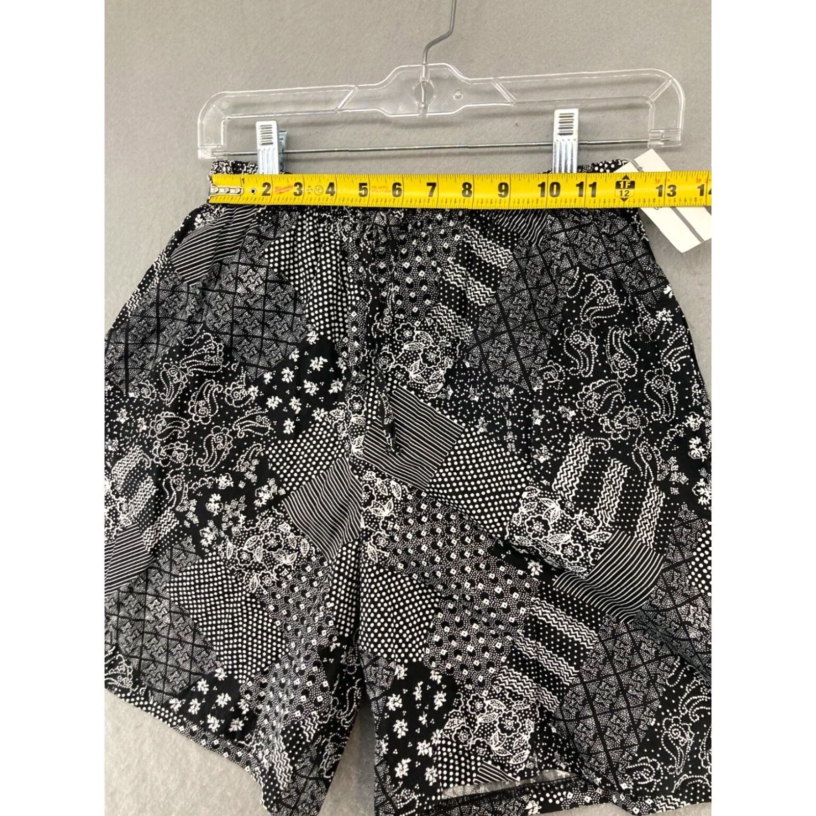 Vintage Silver Wear Womens Shorts S Black USA Made Stretch NWT Geometric Pattern Front Flat High Rise Size 28" / US 6 / IT 42 - 2 Thumbnail