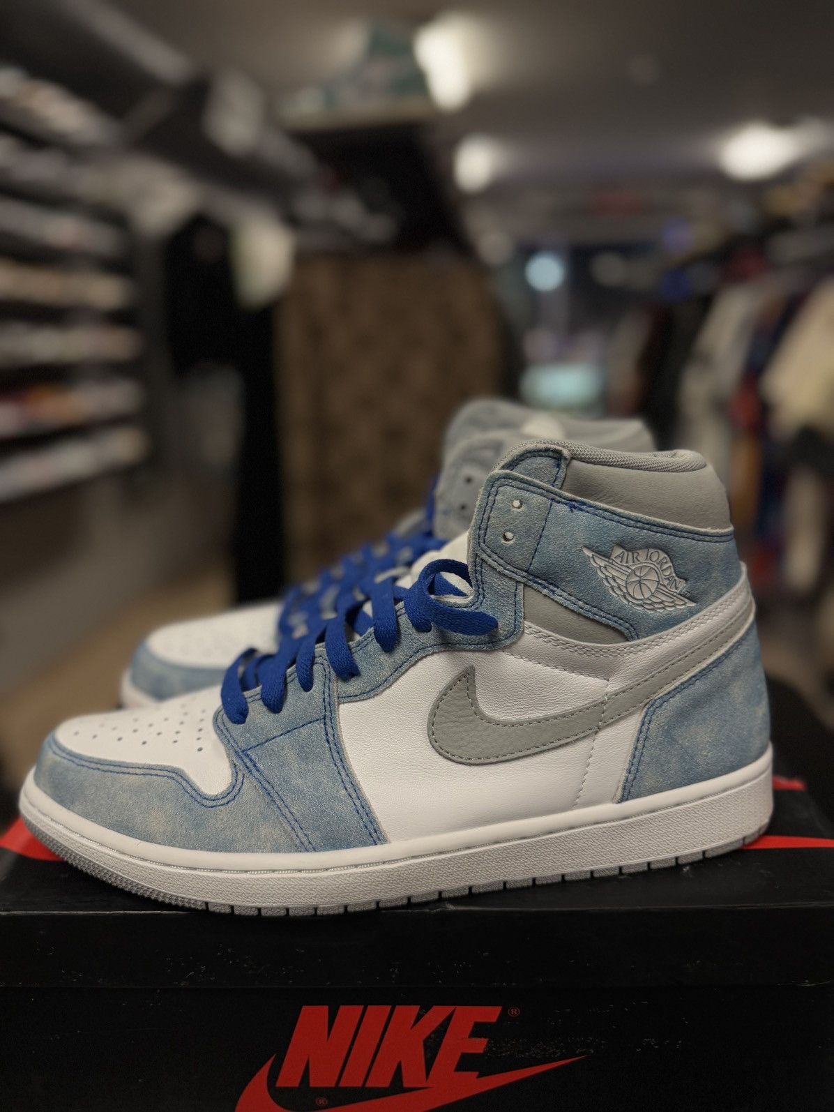 Jordan Brand × Nike Jordan 1 Hyper Royal Blue Size 12 W/ BOX (555088-402) Size US 12 / EU 45 - 7 Thumbnail