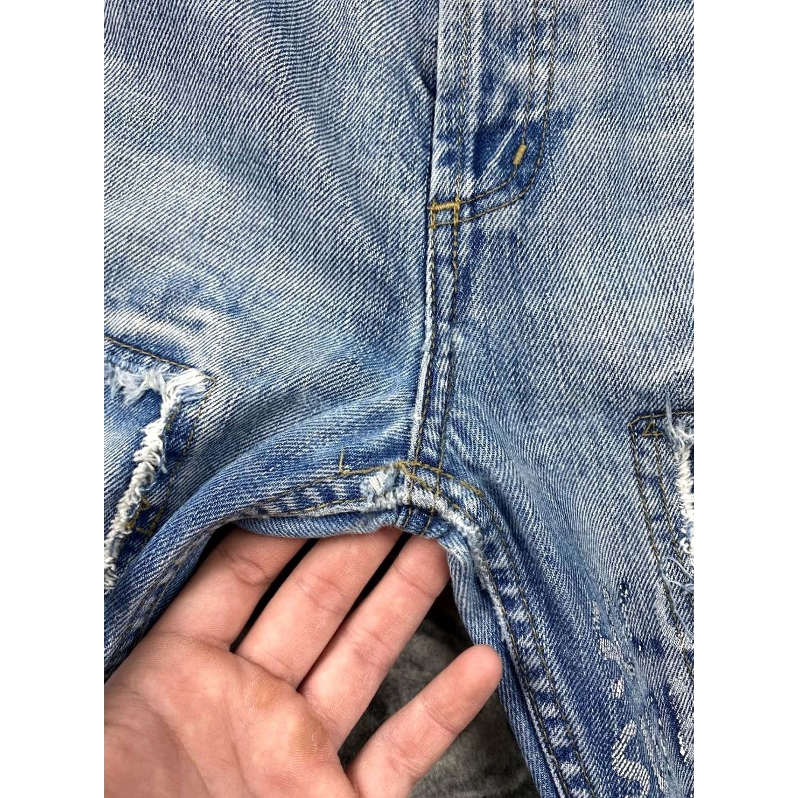 Dolce & Gabbana VINTAGE Dolce&Gabbana Denim Jeans Distressed Big Logo 32 Blue Denim Jeans Men 32 Blue Logo Distressed 5-Pocket Regular Straight Jeans Mens Size US 32 / EU 48 - 3 Thumbnail