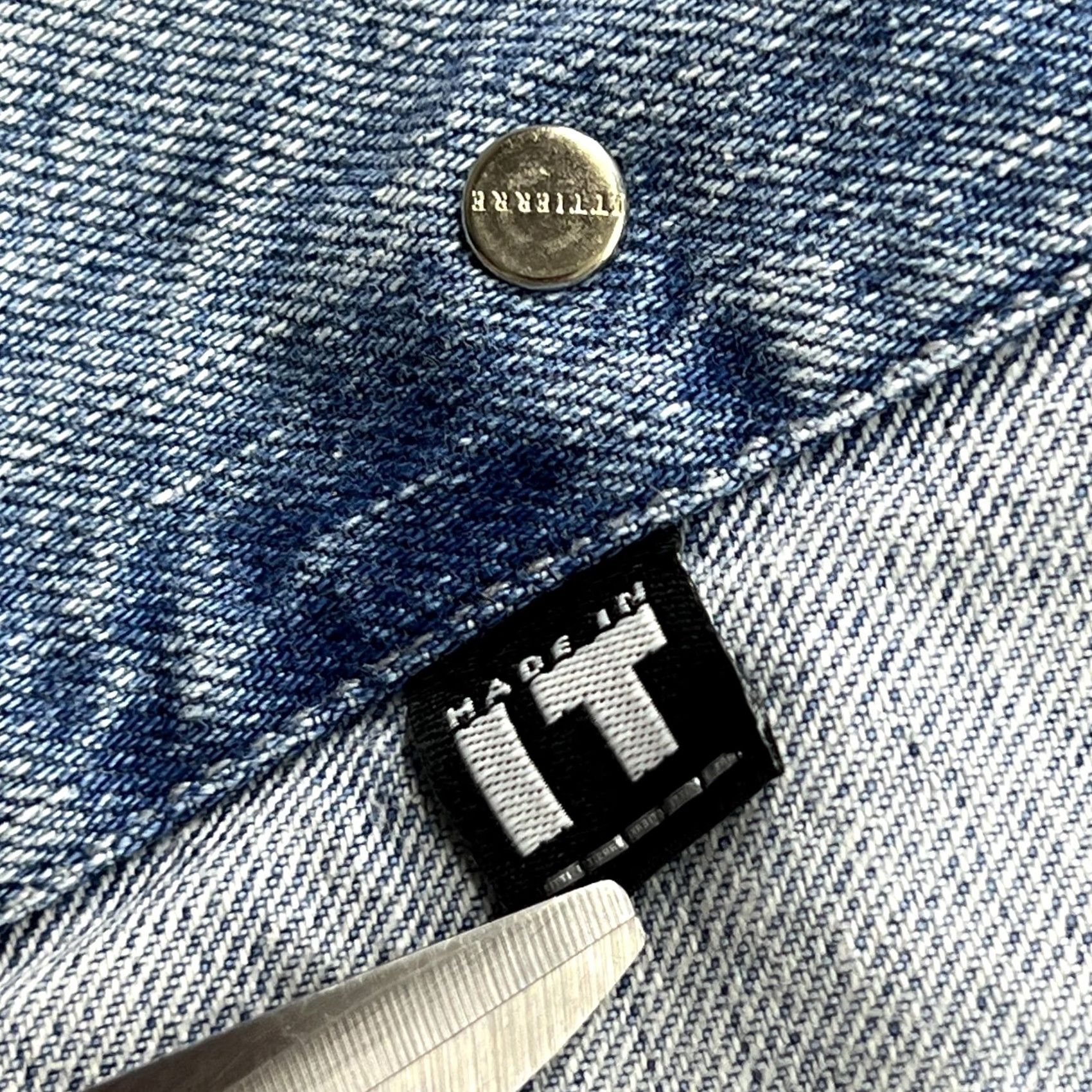 Versace Jeans Couture VINTAGE Versace Jeans Couture Womens Denim Jacket M Blue Medusa Buttons Jeans Couture Jacket Womens Blue Size 32" / US 10 / IT 46 - 7 Thumbnail
