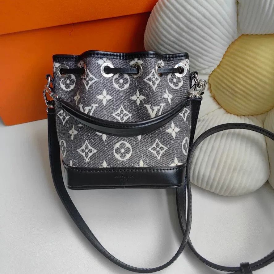 Louis Vuitton Pre-loved Bag Very good condition Size ONE SIZE - 1 Thumbnail
