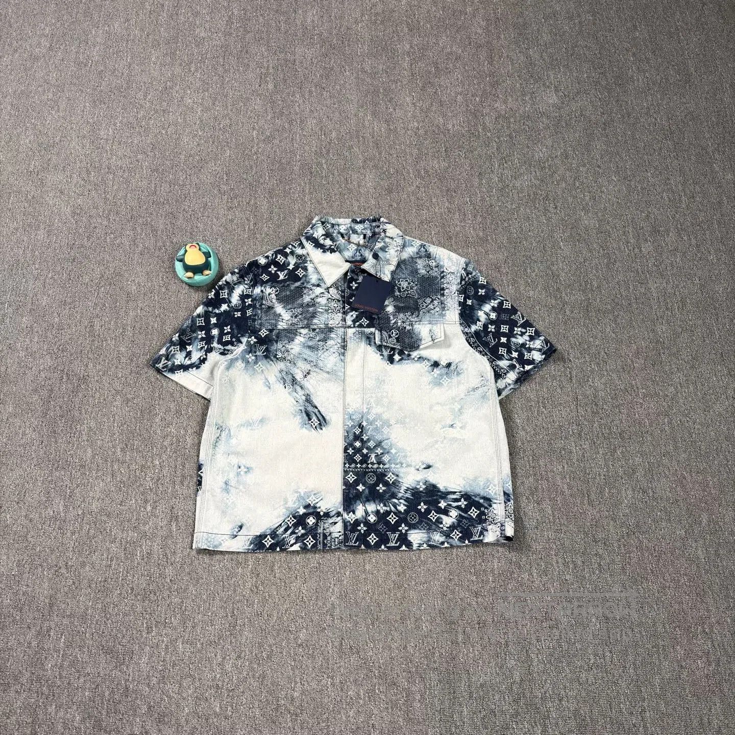 Louis Vuitton Louis Vuitton Paisley Print Short-Sleeve Shirt. Size US L / EU 52-54 / 3 - 1 Thumbnail