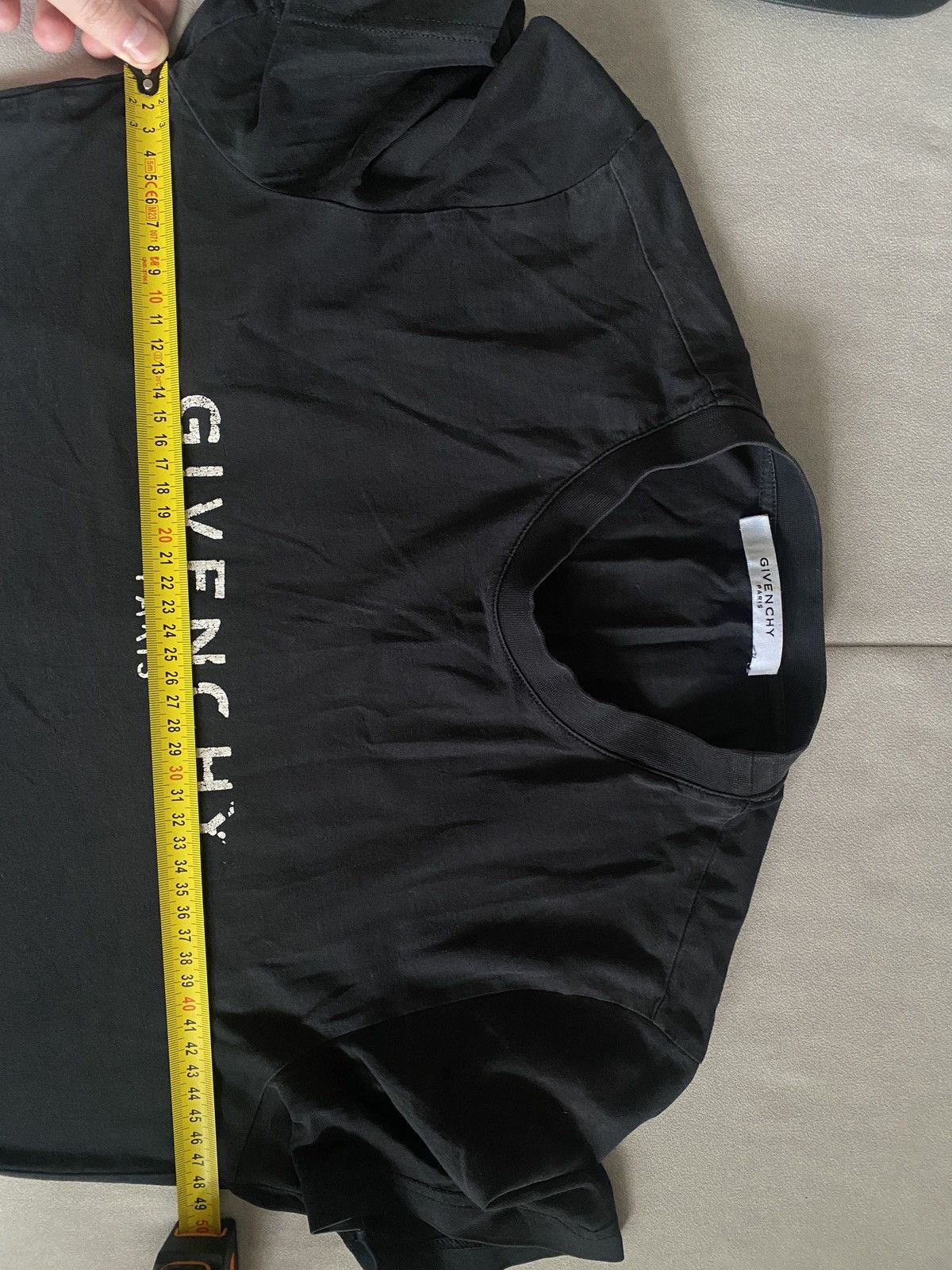 Givenchy Givenchy luxury distreesed logo tee Size US M / EU 48-50 / 2 - 13 Thumbnail