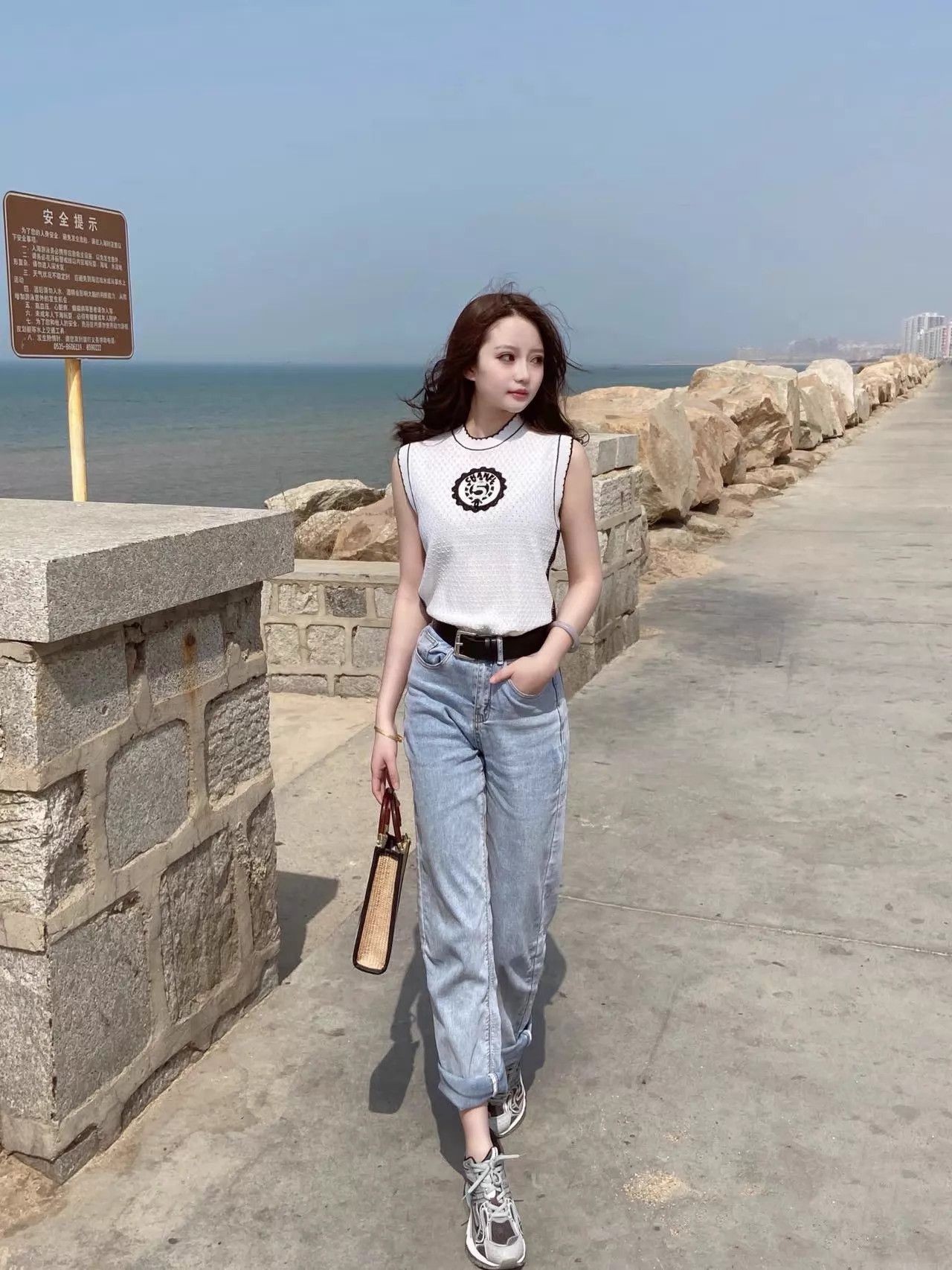 Chanel Chanel 23C No.5 Badge Black/White Colorblock Cami Size XS / US 0-2 / IT 36-38 - 1 Thumbnail