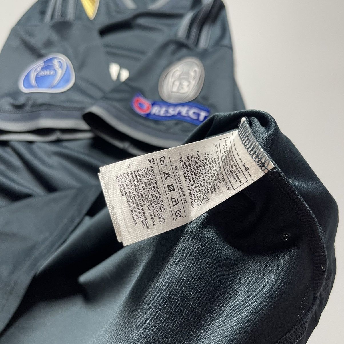 Vintage REAL MADRID ADIDAS 2018/2019 FOOTBALL AWAY JERSEY #8 KROOS Size US L / EU 52-54 / 3 - 13 Thumbnail