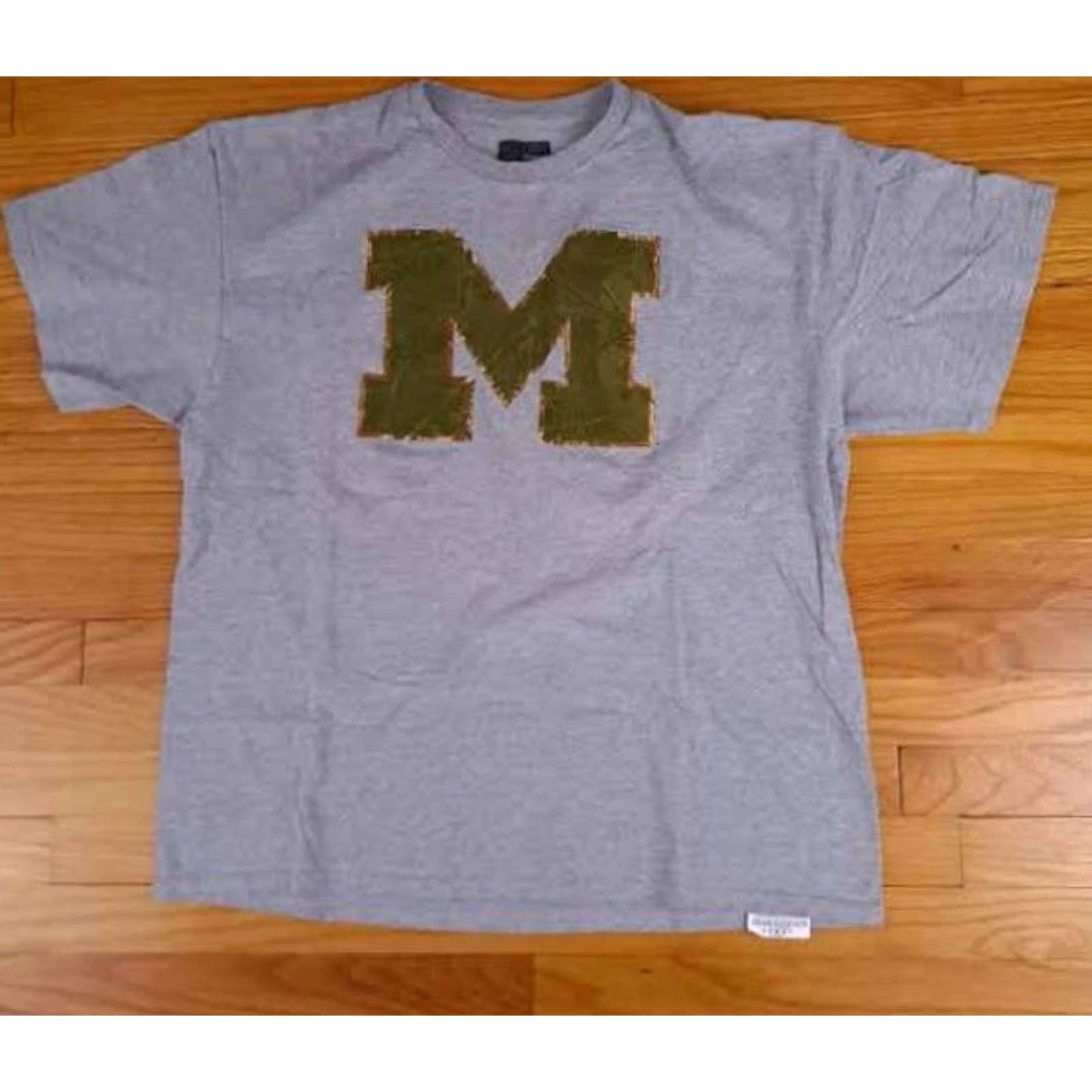 Vintage VINTAGE Michigan Wolverines Camouflage T-Shirt Grey 2 XL Majestic Mens Size US XL / EU 56 / 4 - 3 Thumbnail