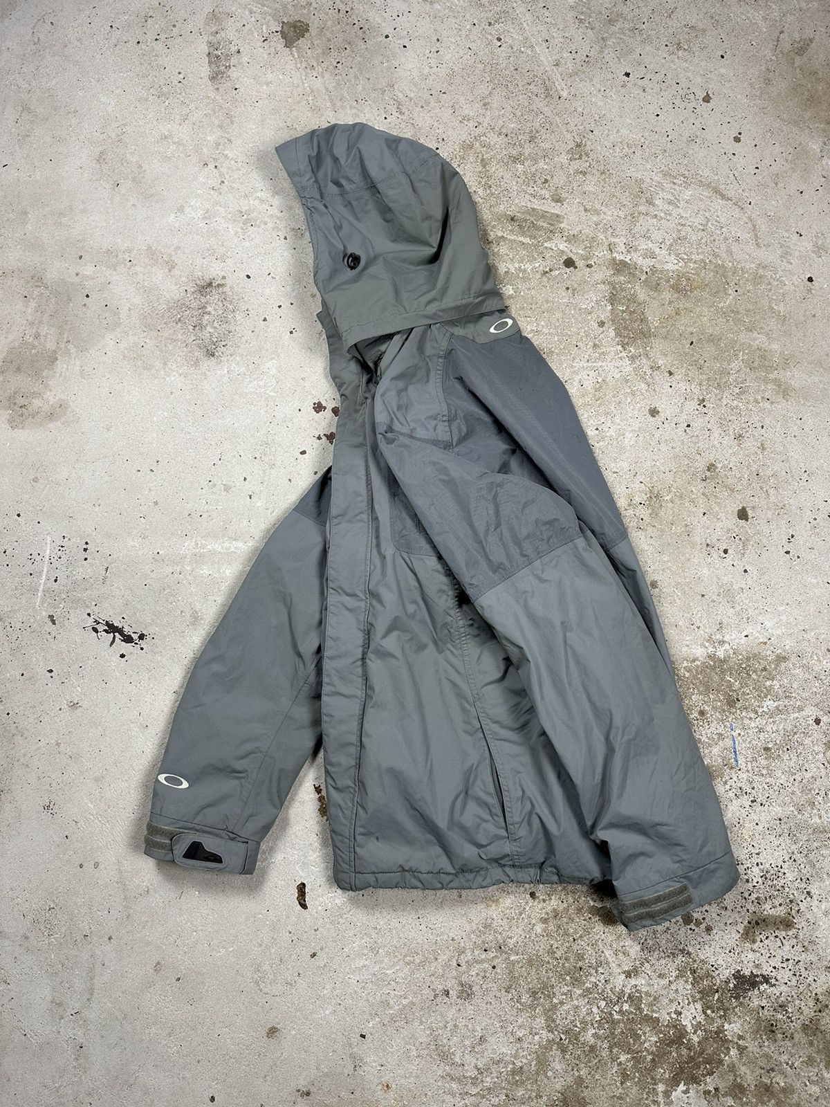 image of Y2K Oakley Road Fuel 3 Grey Jacket, Men's (Size Large)
