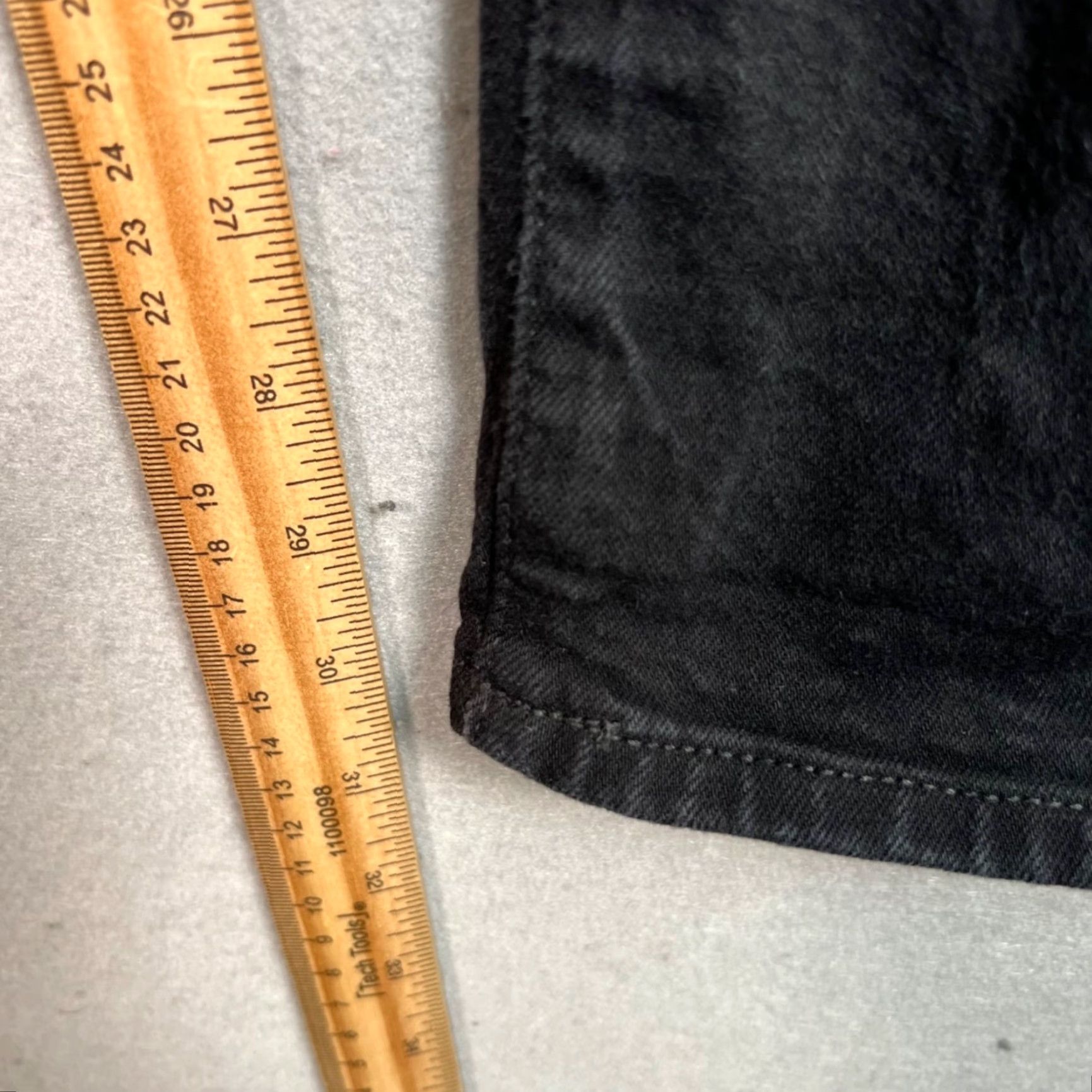 Uniqlo Uniqlo Jeans Mens 35 x 32 Black Skinny Fit Denim Cotton Spandex Regular 5-Pocket Inseam 32 Bagged Size US 35 - 7 Thumbnail