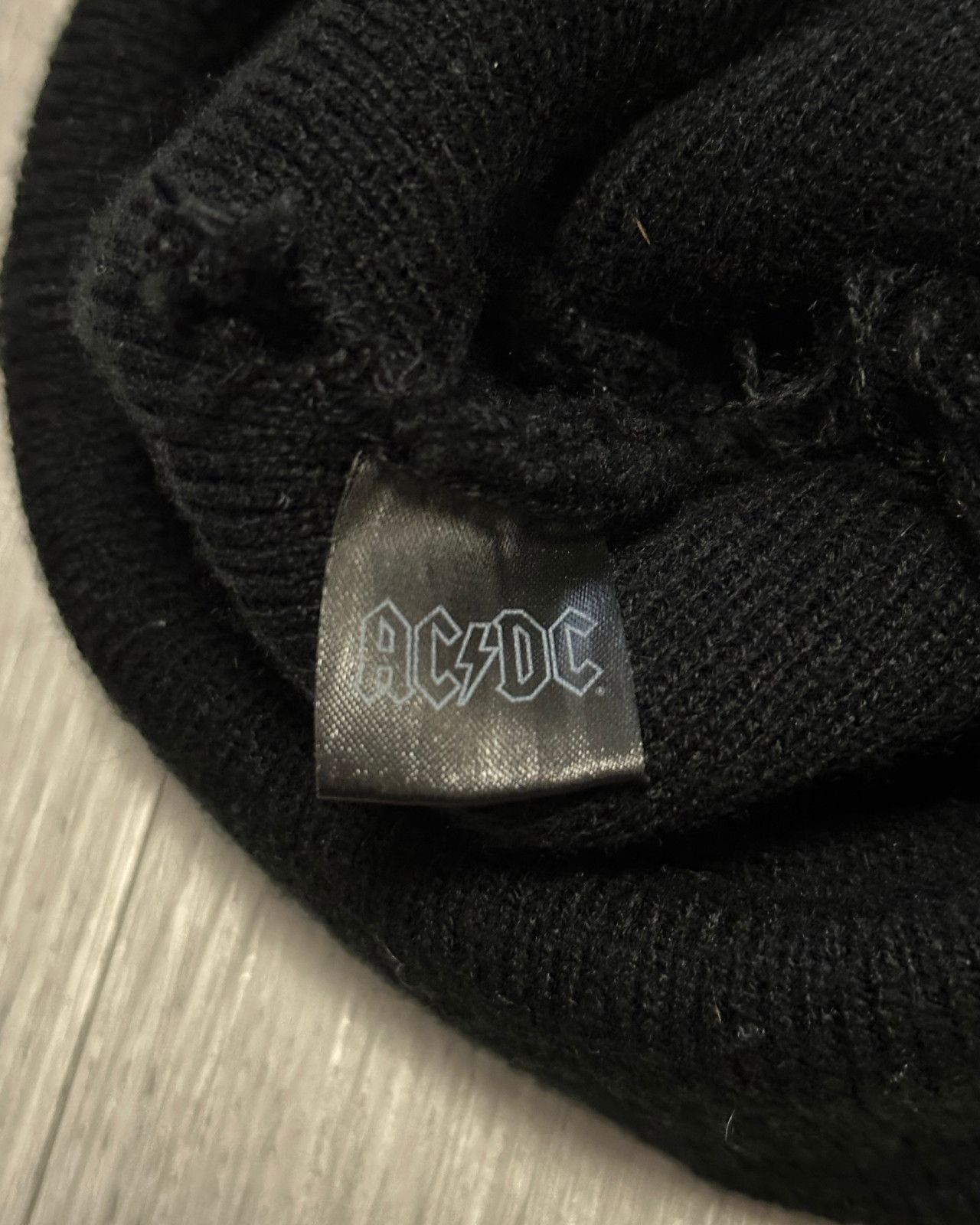 AC/DC × Band Tees AC/DC Black Beanie Toque Hat Size ONE SIZE - 3 Thumbnail