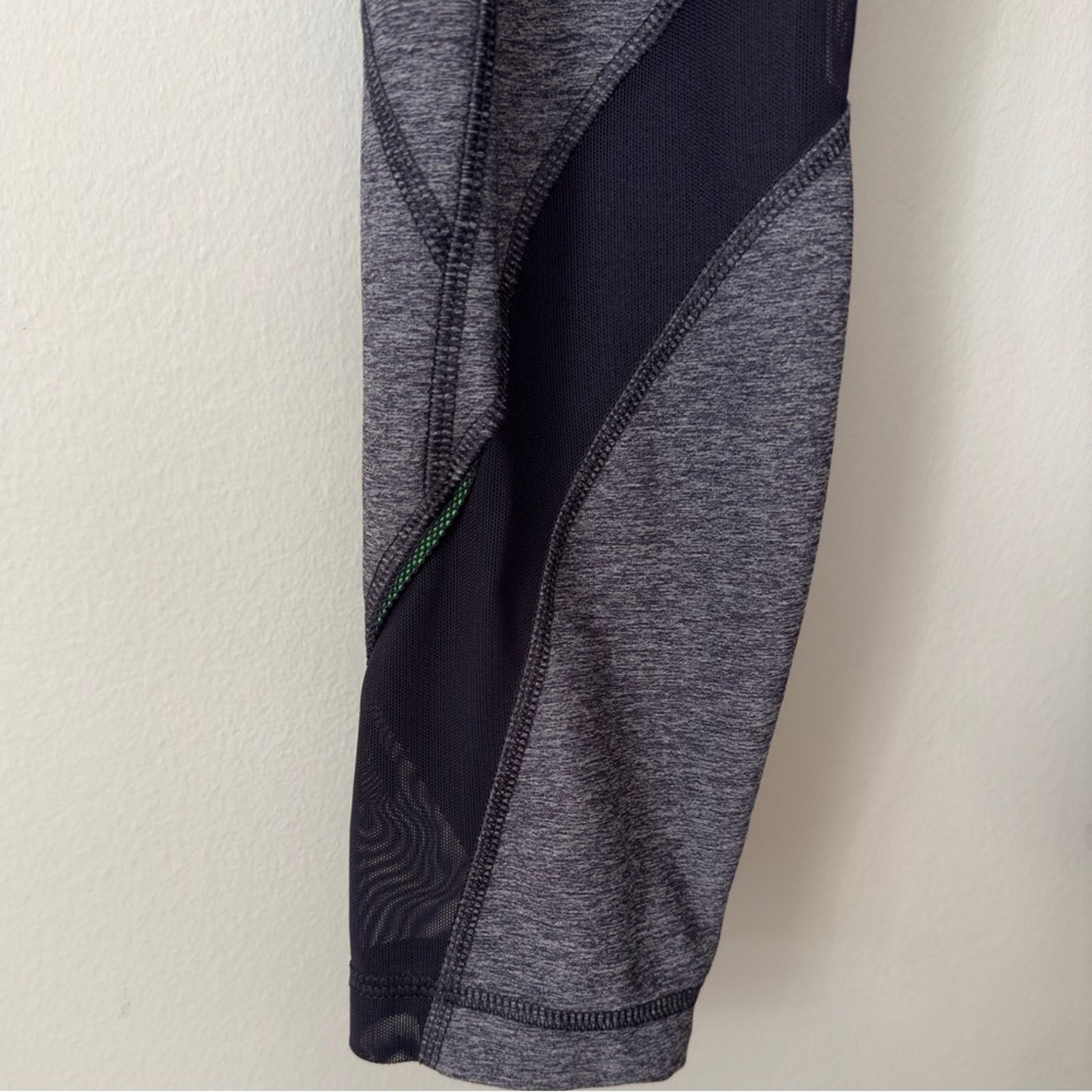 Lululemon Lululemon Inspire Tight II (Mesh) in Heathered Naval Blue 8 Size 30" / US 8 / IT 44 - 8 Thumbnail