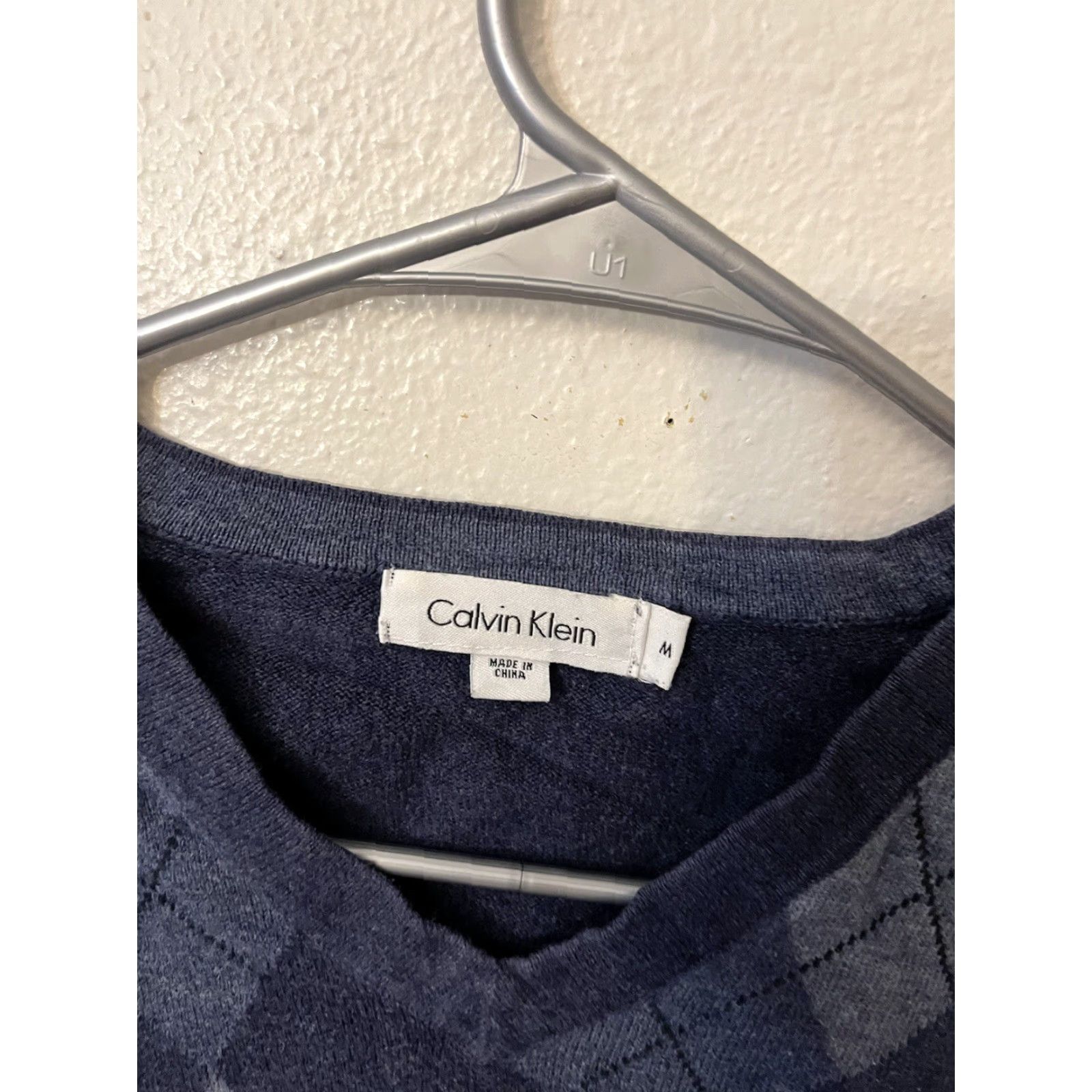Calvin Klein Calvin Klein Men’s V-Neck Sweater Medium Blue Argyle Cardigan Knit Classic Preppy Designer All Seasons Lightweight Regular Size US M / EU 48-50 / 2 - 2 Thumbnail