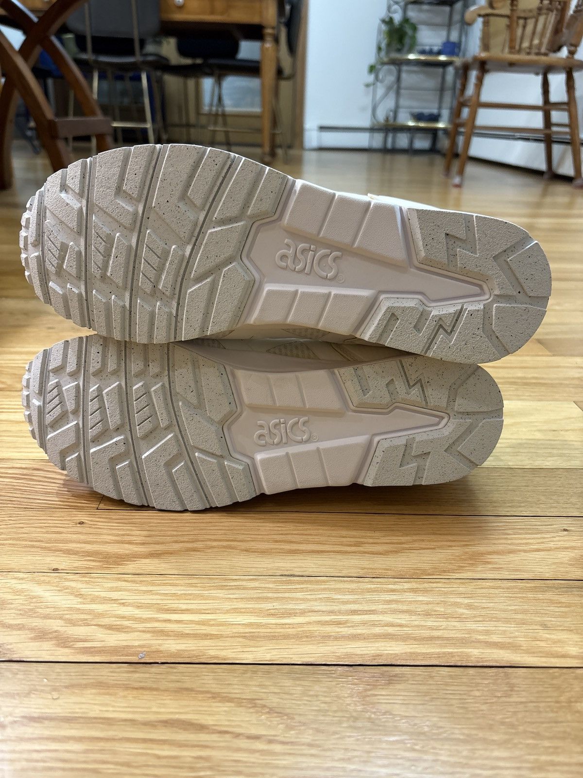 Asics NWT! Men’s Asics Gel Lyte 5! Triple white. Size 11 Size US 11 / EU 44 - 3 Thumbnail