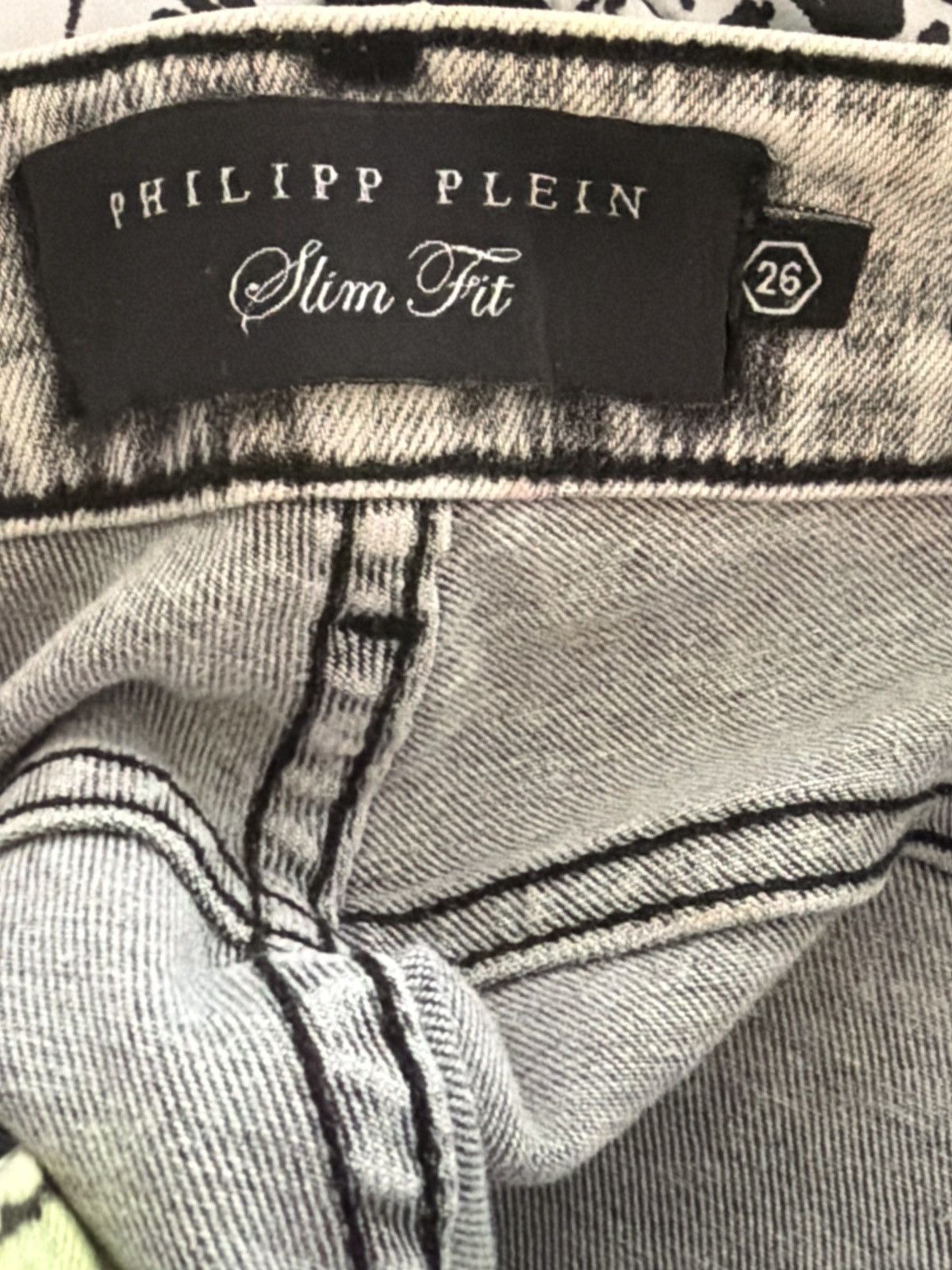 Philipp Plein Philipp Plein light-wash jeans -rhinestones– new with tags Size 26" / US 2 / IT 38 - 13 Thumbnail